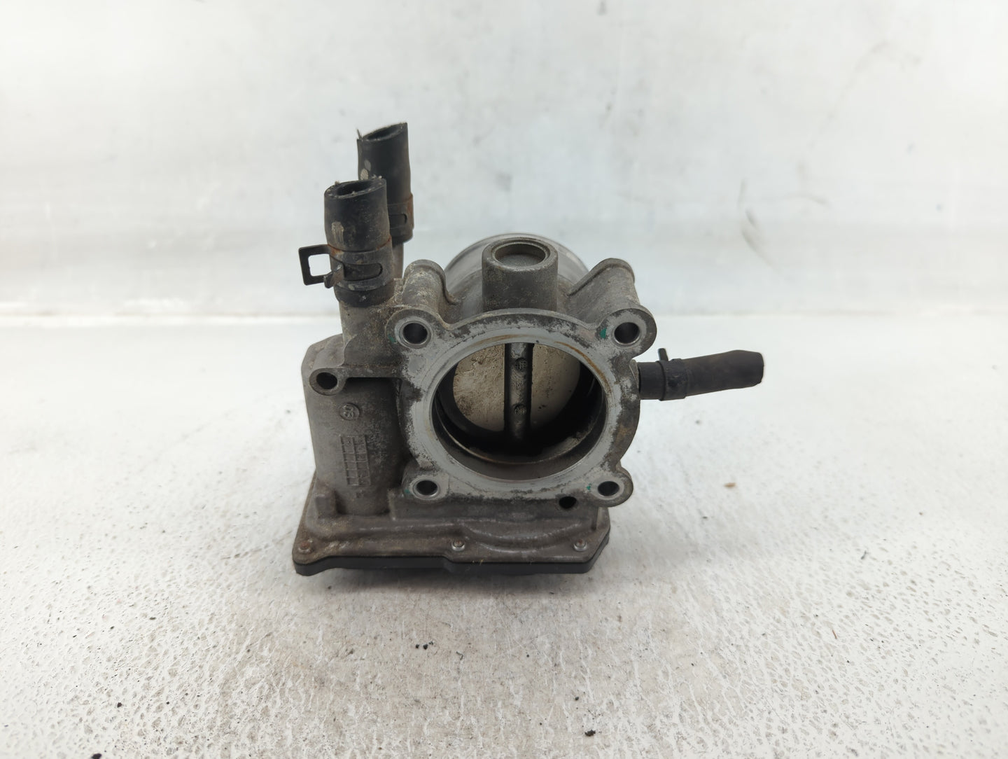 2012-2019 Kia Soul Throttle Body P/N:35100-2B300 Fits Fits 2012 2013 2014 2015 2016 2017 2018 2019 OEM Used Auto Parts - Oem