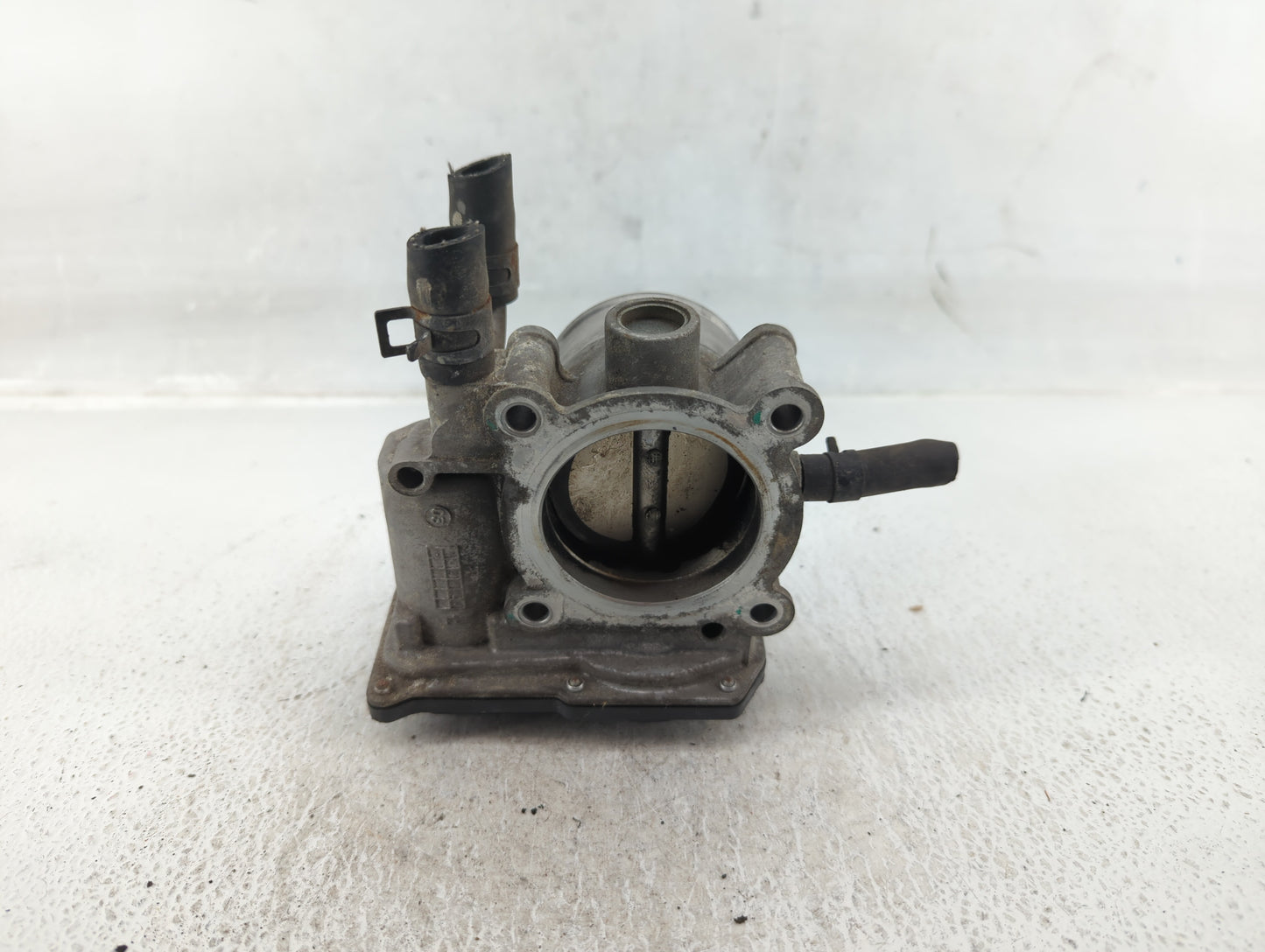 2012-2019 Kia Soul Throttle Body P/N:35100-2B300 Fits Fits 2012 2013 2014 2015 2016 2017 2018 2019 OEM Used Auto Parts - Oem