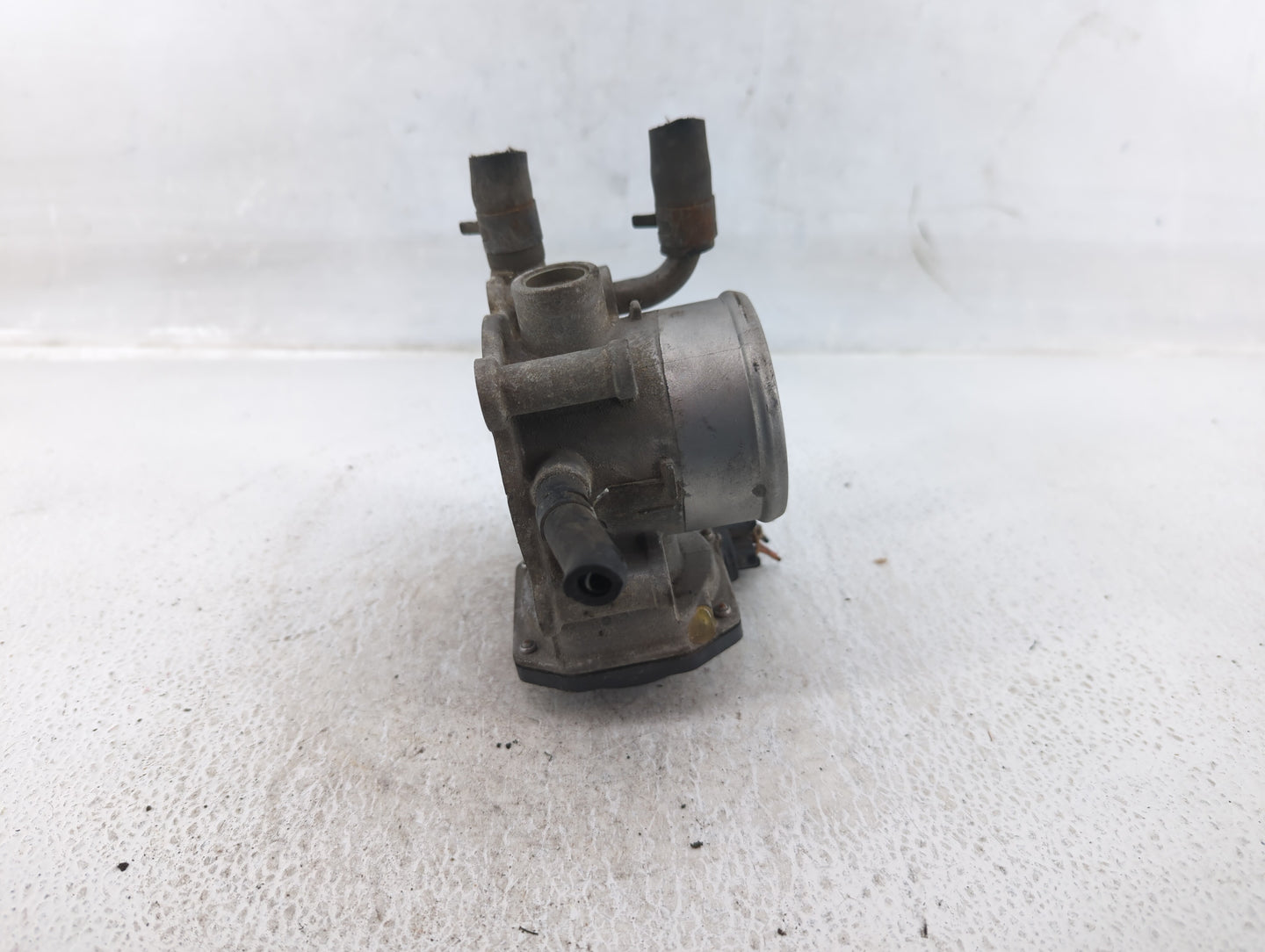 2012-2019 Kia Soul Throttle Body P/N:35100-2B300 Fits Fits 2012 2013 2014 2015 2016 2017 2018 2019 OEM Used Auto Parts - Oem