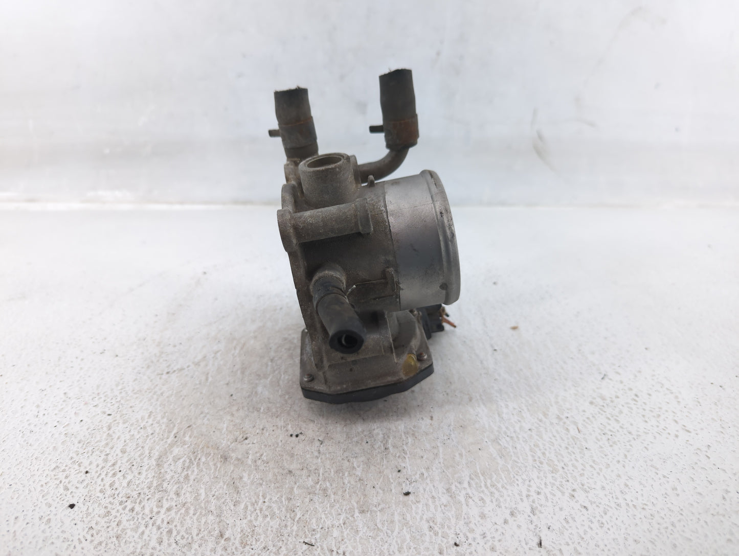 2012-2019 Kia Soul Throttle Body P/N:35100-2B300 Fits Fits 2012 2013 2014 2015 2016 2017 2018 2019 OEM Used Auto Parts - Oem