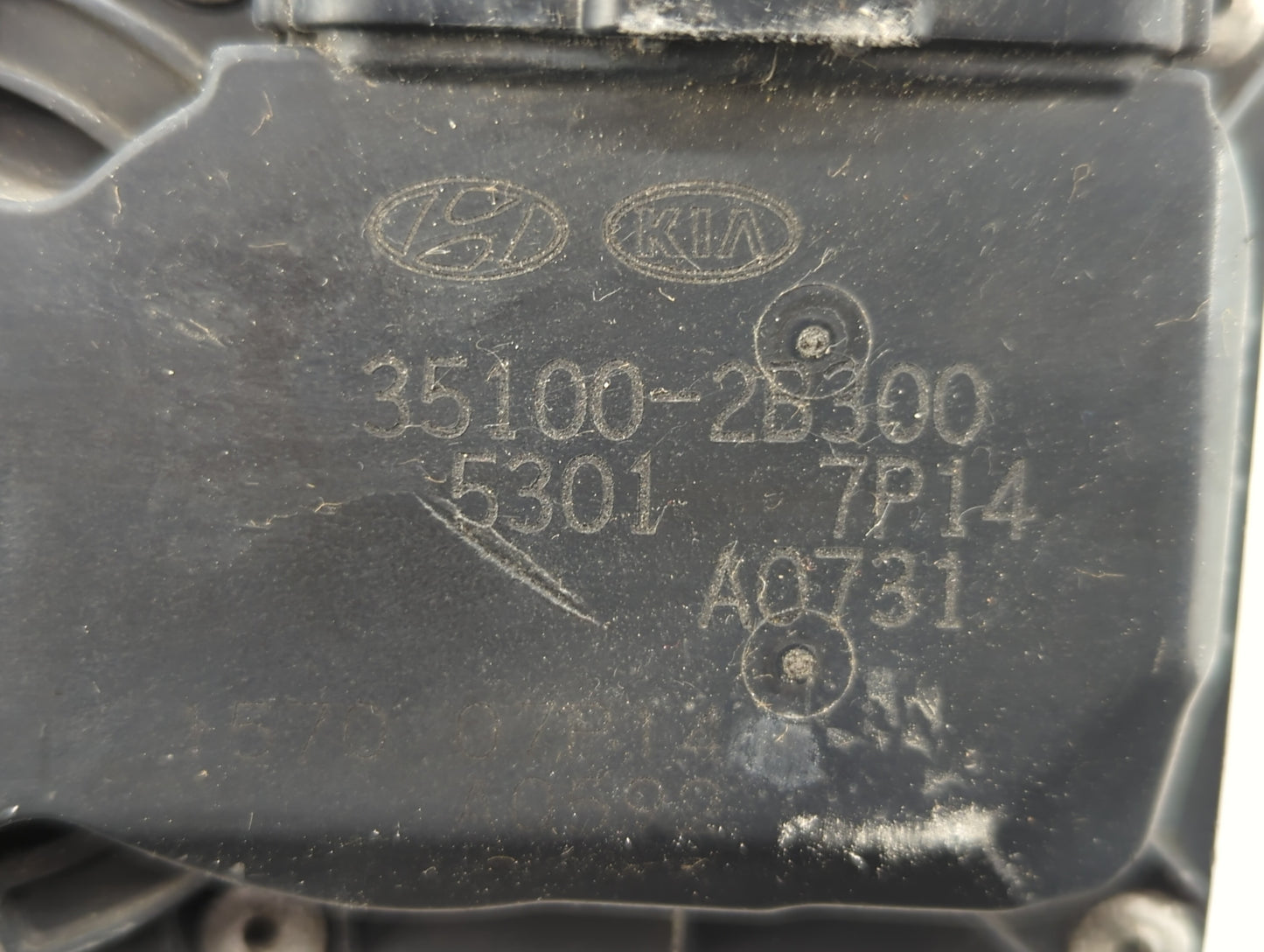 2012-2019 Kia Soul Throttle Body P/N:35100-2B300 Fits Fits 2012 2013 2014 2015 2016 2017 2018 2019 OEM Used Auto Parts - Oem