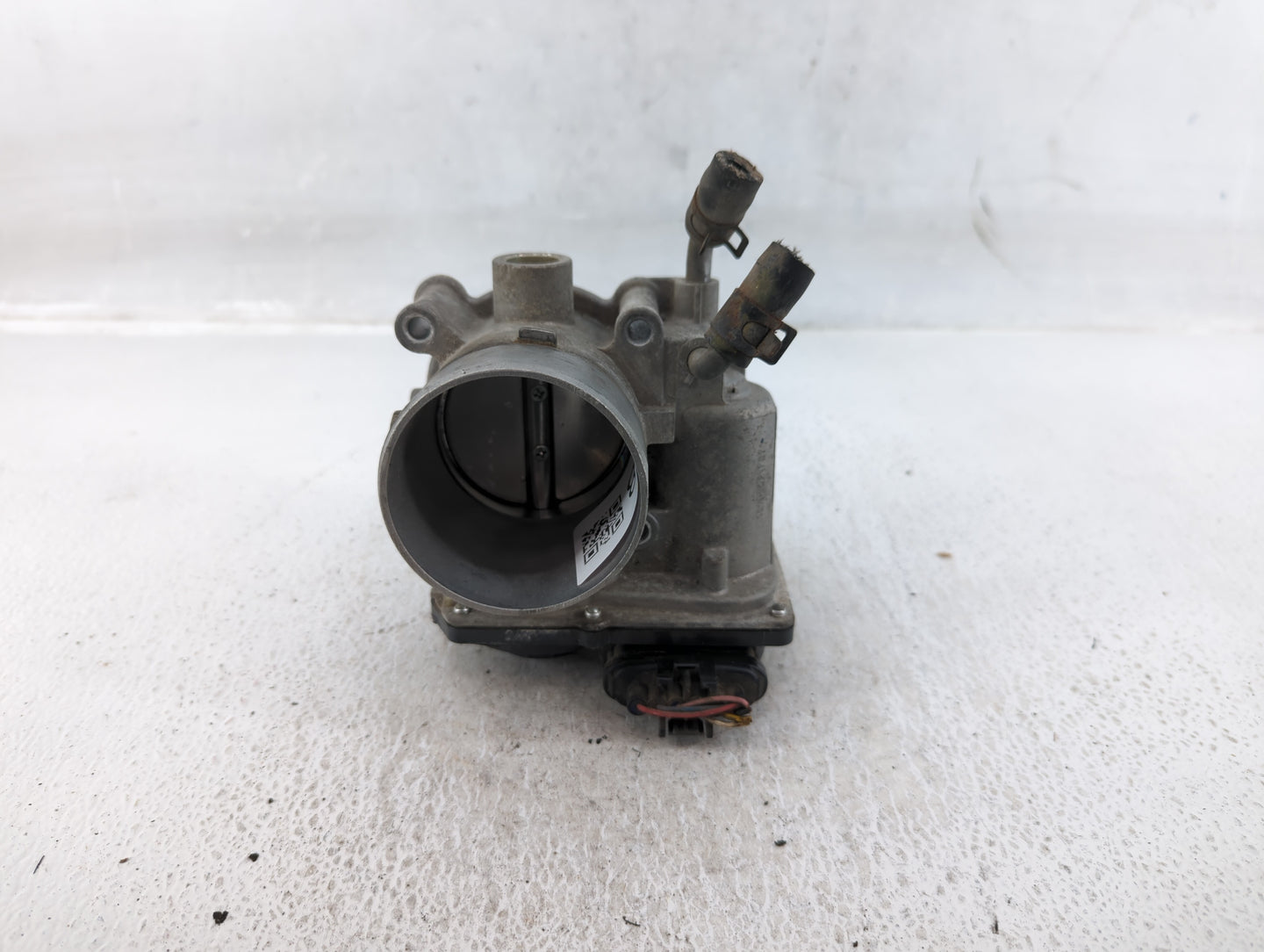 2012-2013 Kia Soul Throttle Body P/N:35100-2E400 Fits Fits 2012 2013 2014 2015 2016 2018 2019 2020 2021 OEM Used Auto Parts 