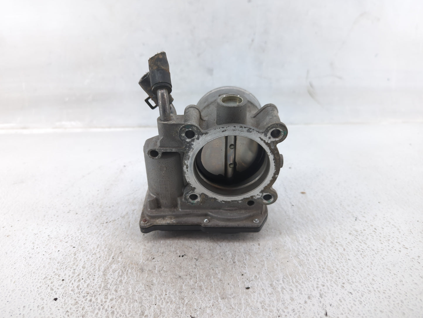 2012-2013 Kia Soul Throttle Body P/N:35100-2E400 Fits Fits 2012 2013 2014 2015 2016 2018 2019 2020 2021 OEM Used Auto Parts 