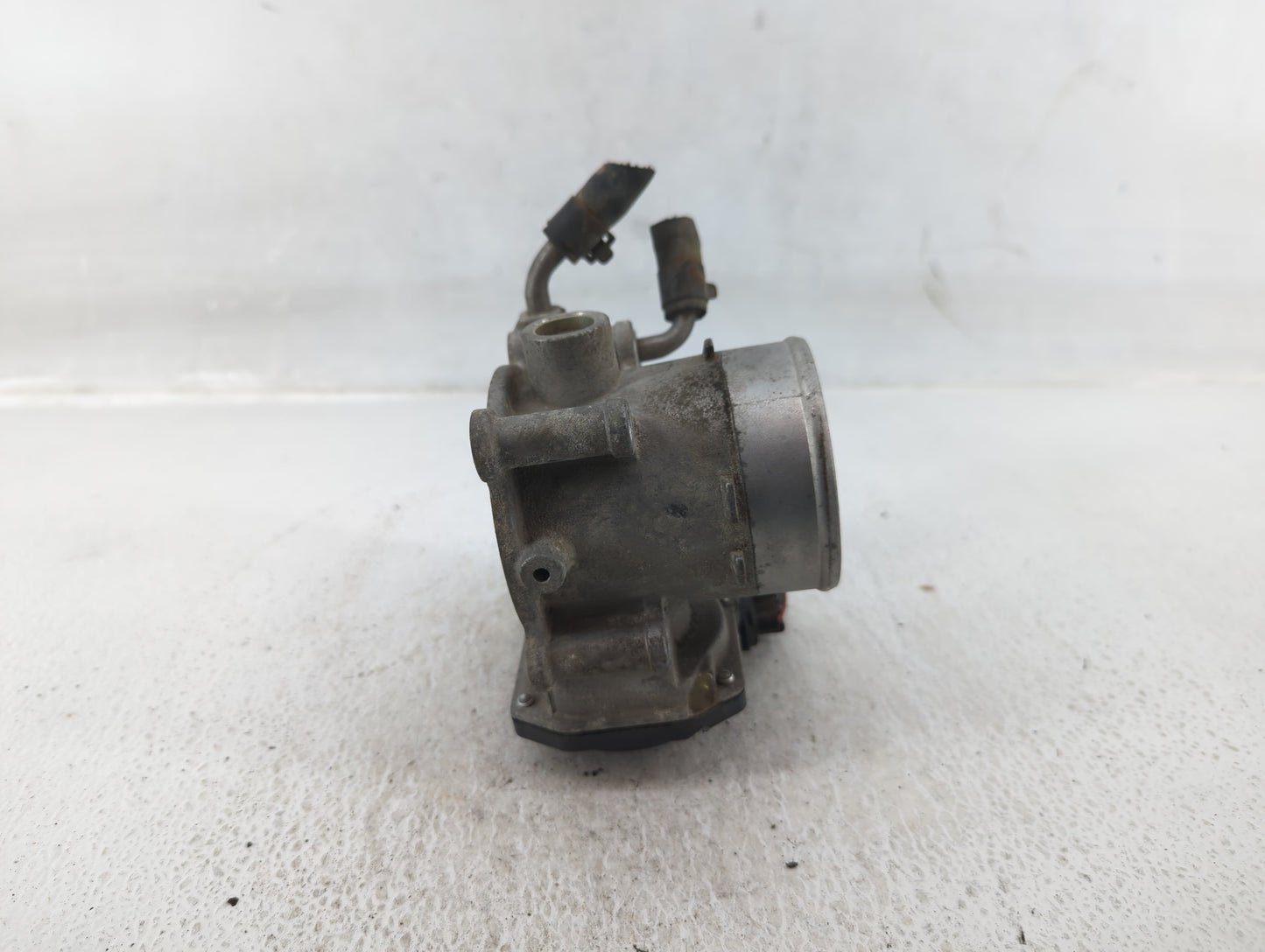 2012-2013 Kia Soul Throttle Body P/N:35100-2E400 Fits Fits 2012 2013 2014 2015 2016 2018 2019 2020 2021 OEM Used Auto Parts 