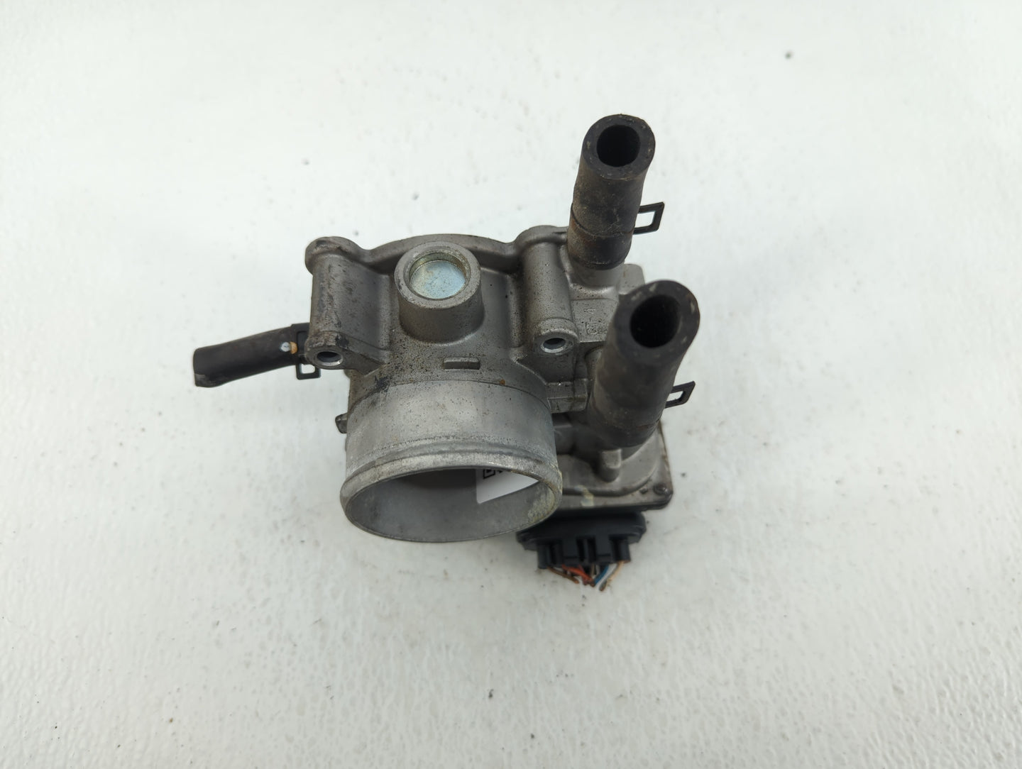 2012-2019 Kia Soul Throttle Body P/N:35100-2B300 Fits Fits 2012 2013 2014 2015 2016 2017 2018 2019 OEM Used Auto Parts - Oem