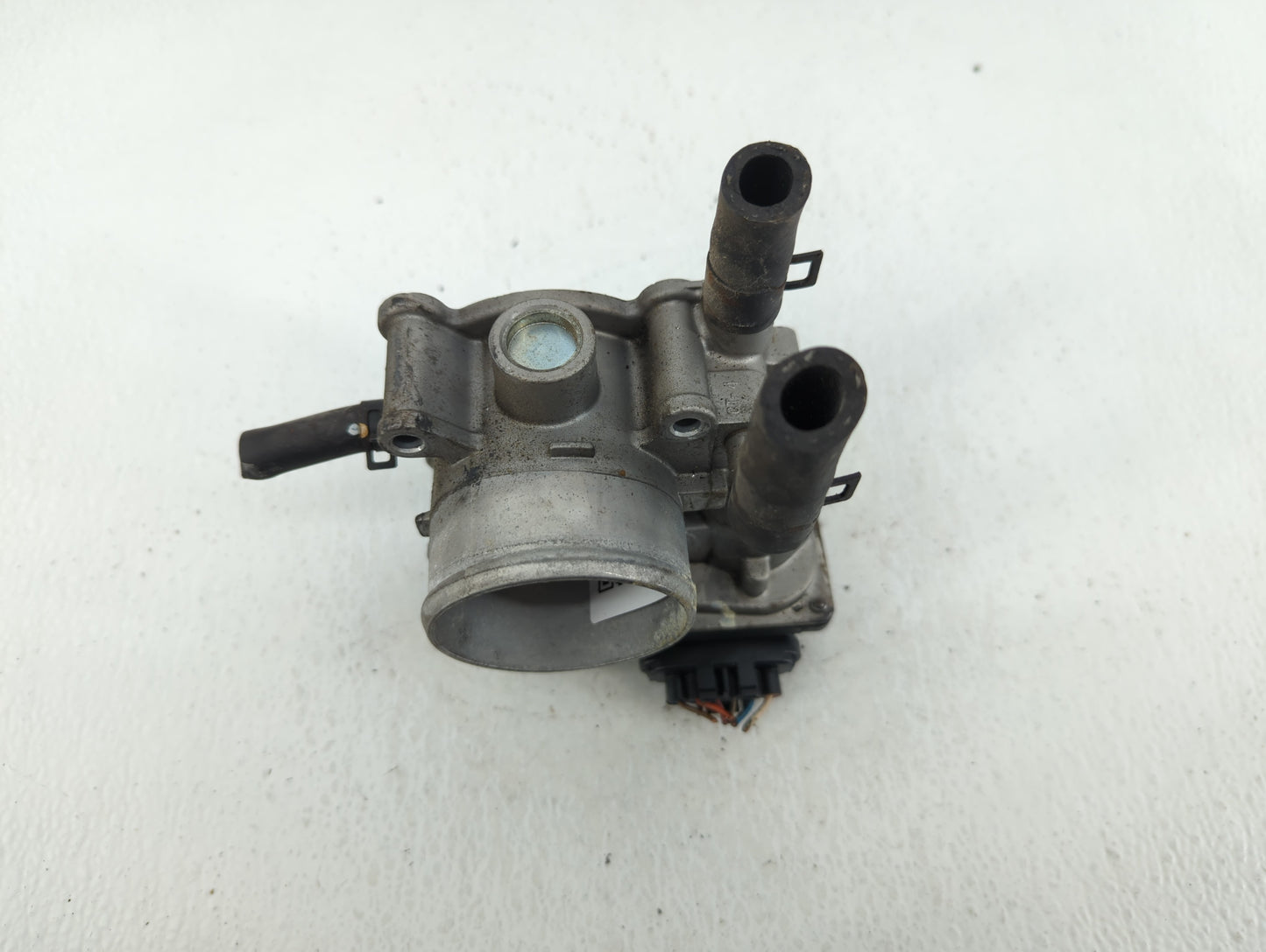 2012-2019 Kia Soul Throttle Body P/N:35100-2B300 Fits Fits 2012 2013 2014 2015 2016 2017 2018 2019 OEM Used Auto Parts - Oem