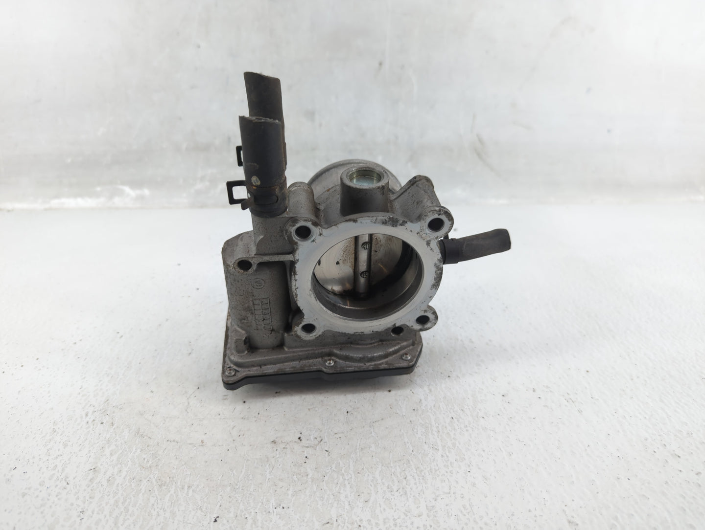 2012-2019 Kia Soul Throttle Body P/N:35100-2B300 Fits Fits 2012 2013 2014 2015 2016 2017 2018 2019 OEM Used Auto Parts - Oem