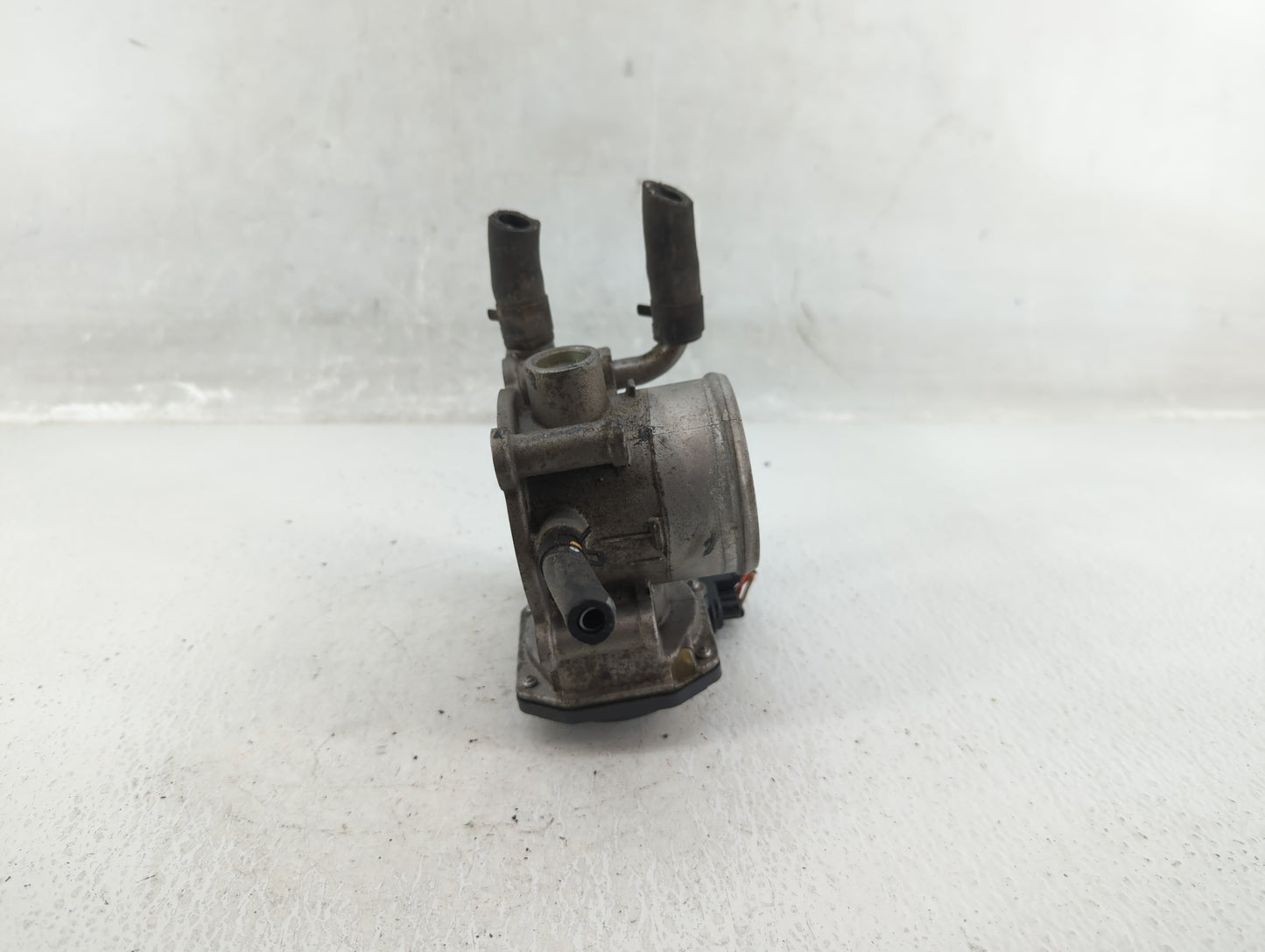 2012-2019 Kia Soul Throttle Body P/N:35100-2B300 Fits Fits 2012 2013 2014 2015 2016 2017 2018 2019 OEM Used Auto Parts - Oem