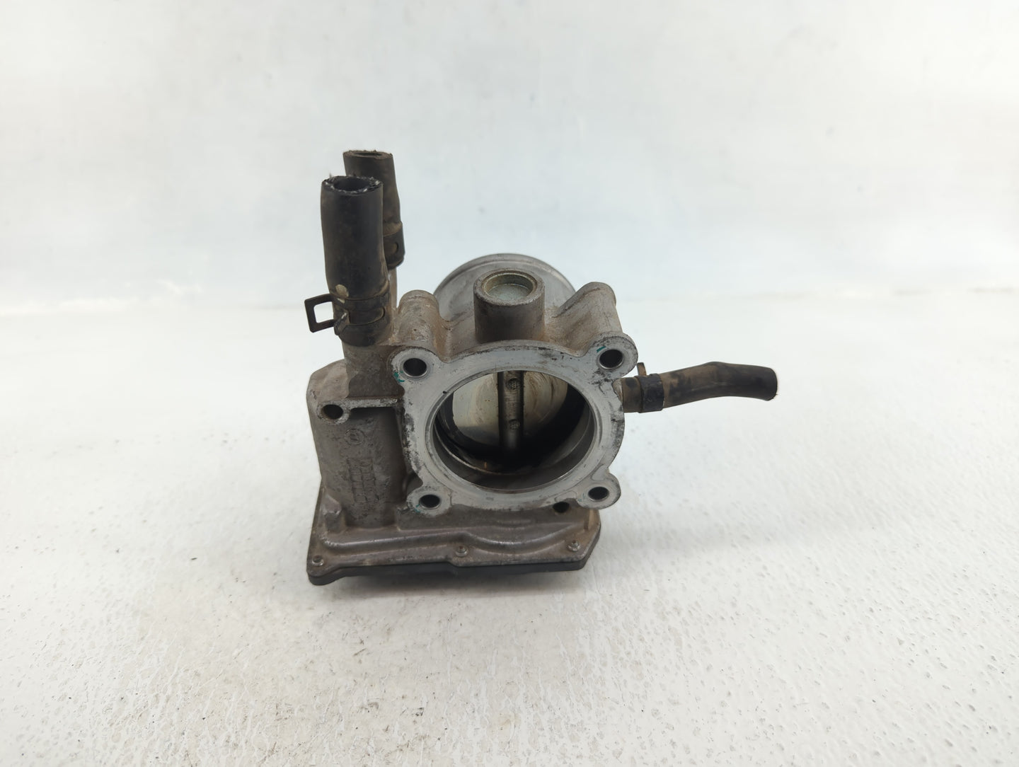 2012-2019 Kia Soul Throttle Body P/N:35100-2B300 Fits Fits 2012 2013 2014 2015 2016 2017 2018 2019 OEM Used Auto Parts - Oem