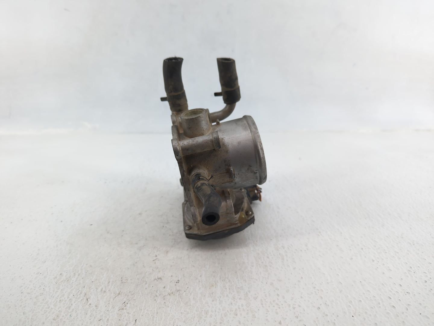 2012-2019 Kia Soul Throttle Body P/N:35100-2B300 Fits Fits 2012 2013 2014 2015 2016 2017 2018 2019 OEM Used Auto Parts - Oem