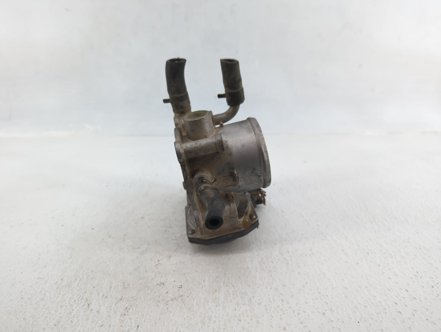 2012-2019 Kia Soul Throttle Body P/N:35100-2B300 Fits Fits 2012 2013 2014 2015 2016 2017 2018 2019 OEM Used Auto Parts - Oem
