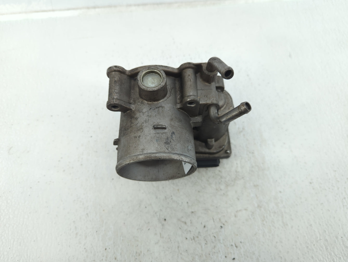 2012-2013 Kia Soul Throttle Body P/N:35100-2E400 Fits Fits 2012 2013 2014 2015 2016 2018 2019 2020 2021 OEM Used Auto Parts 