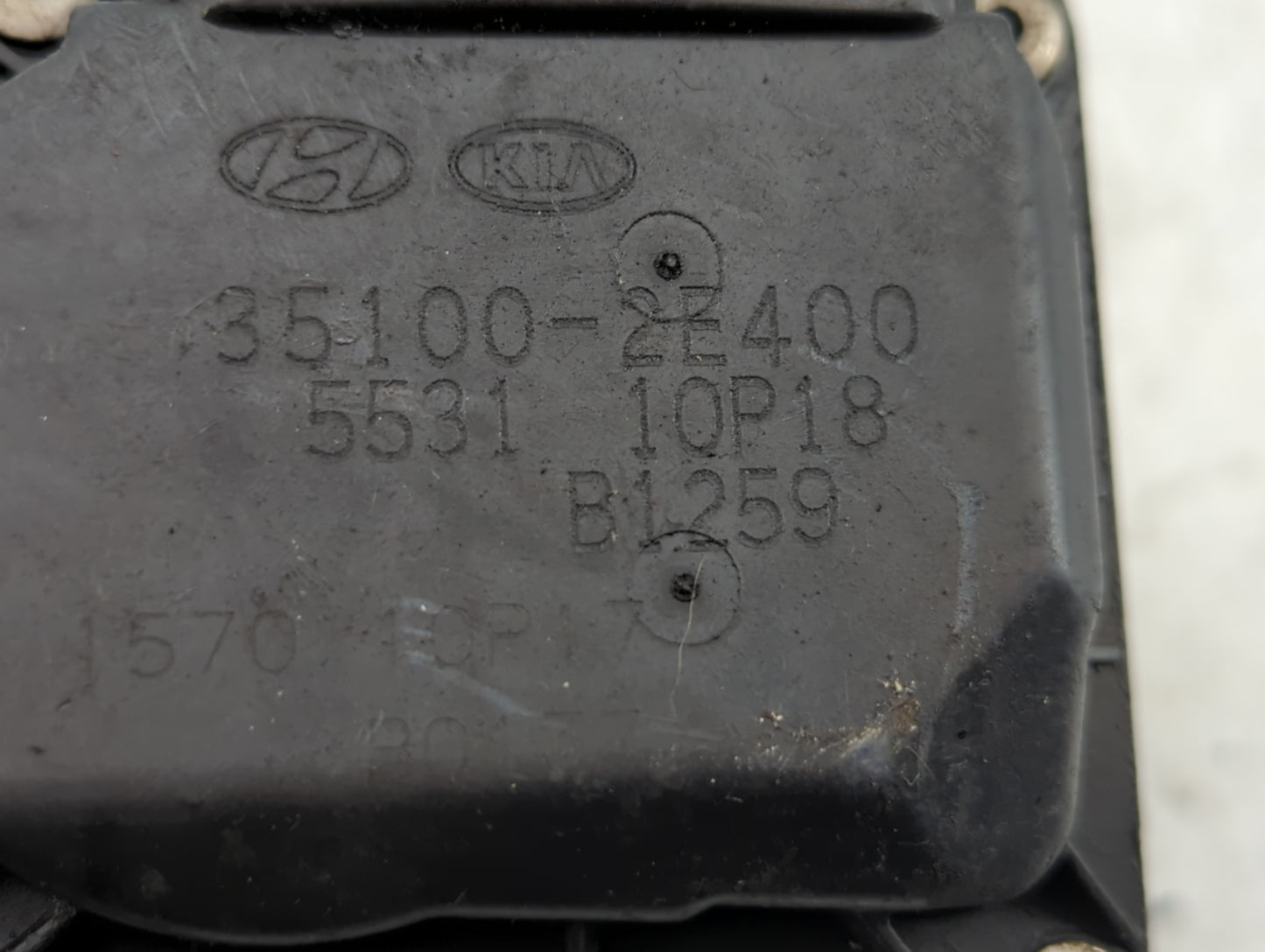 2012-2013 Kia Soul Throttle Body P/N:35100-2E400 Fits Fits 2012 2013 2014 2015 2016 2018 2019 2020 2021 OEM Used Auto Parts 