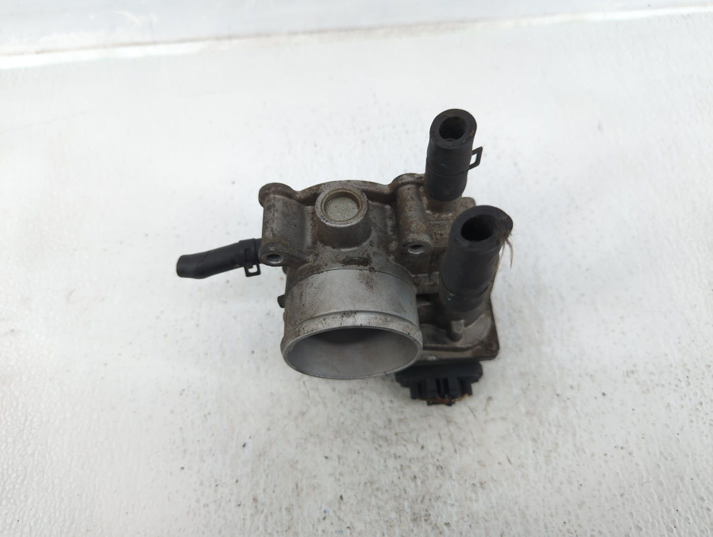 2012-2019 Kia Soul Throttle Body P/N:35100-2B300 Fits Fits 2012 2013 2014 2015 2016 2017 2018 2019 OEM Used Auto Parts - Oem