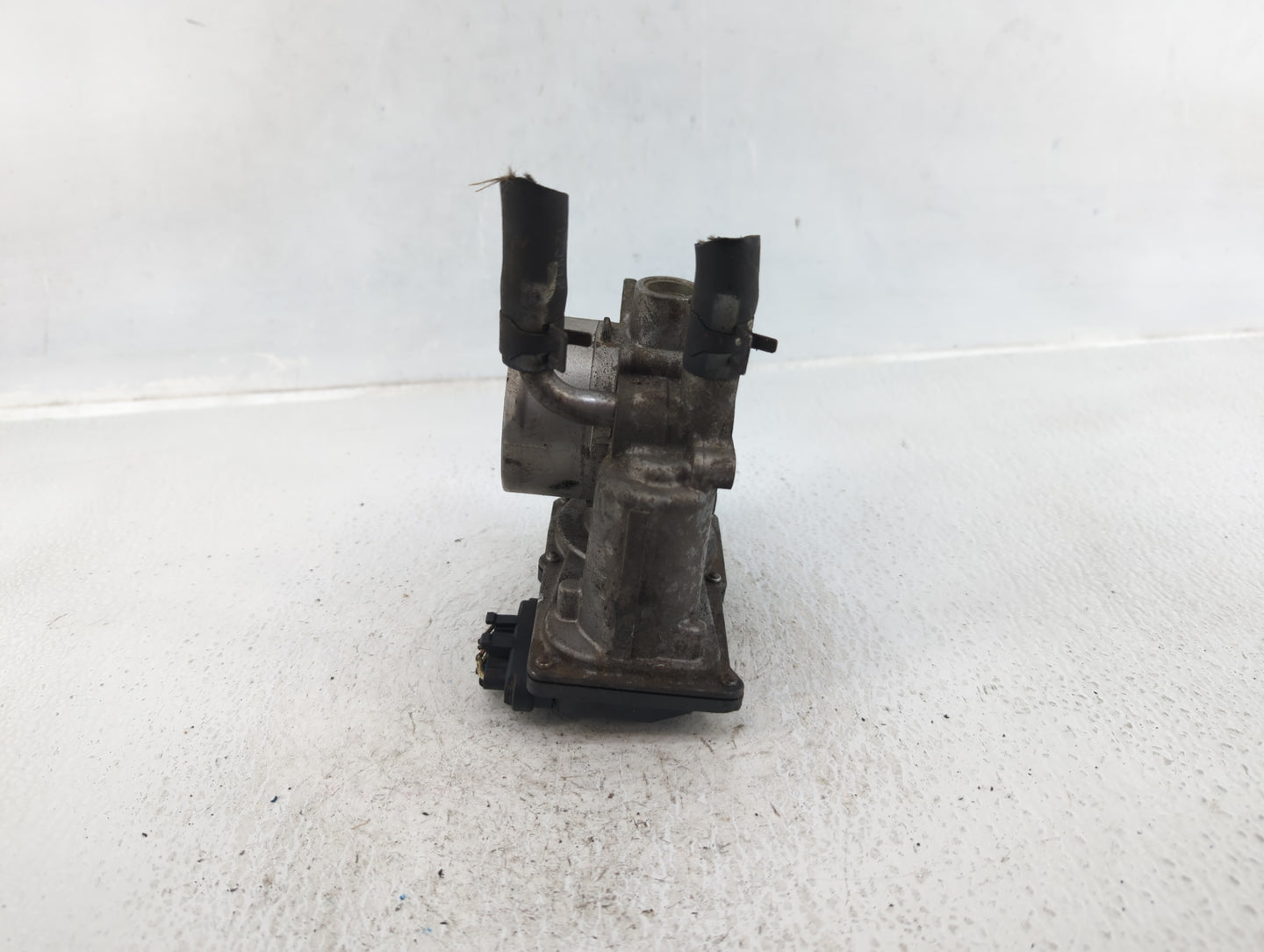 2012-2019 Kia Soul Throttle Body P/N:35100-2B300 Fits Fits 2012 2013 2014 2015 2016 2017 2018 2019 OEM Used Auto Parts - Oem
