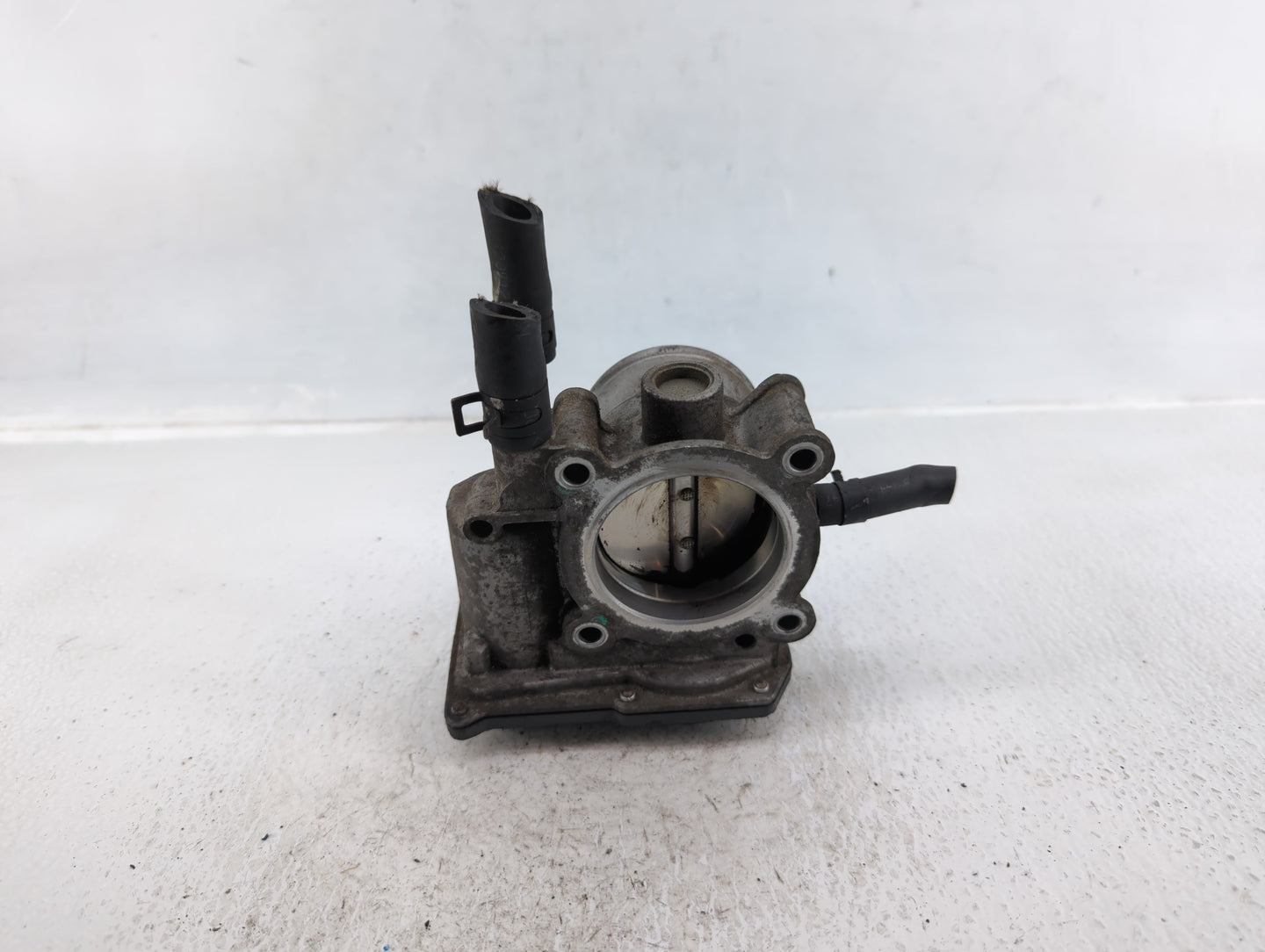 2012-2019 Kia Soul Throttle Body P/N:35100-2B300 Fits Fits 2012 2013 2014 2015 2016 2017 2018 2019 OEM Used Auto Parts - Oem