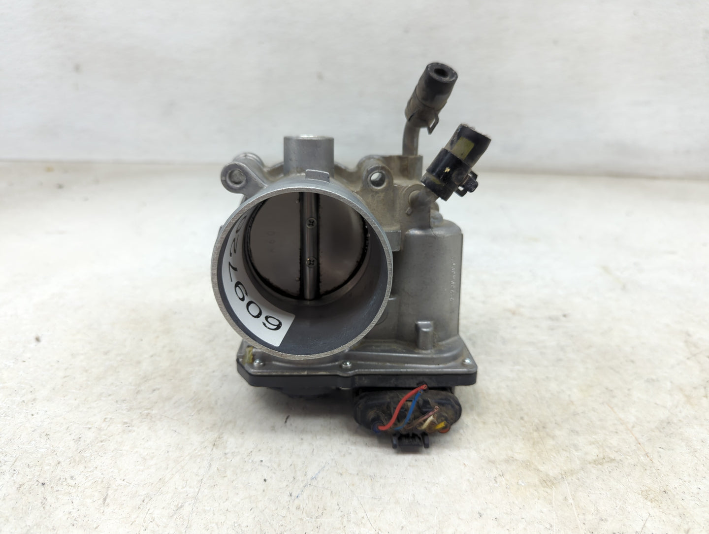 2012-2013 Kia Soul Throttle Body P/N:35100-2E400 Fits Fits 2012 2013 2014 2015 2016 2018 2019 2020 2021 OEM Used Auto Parts 