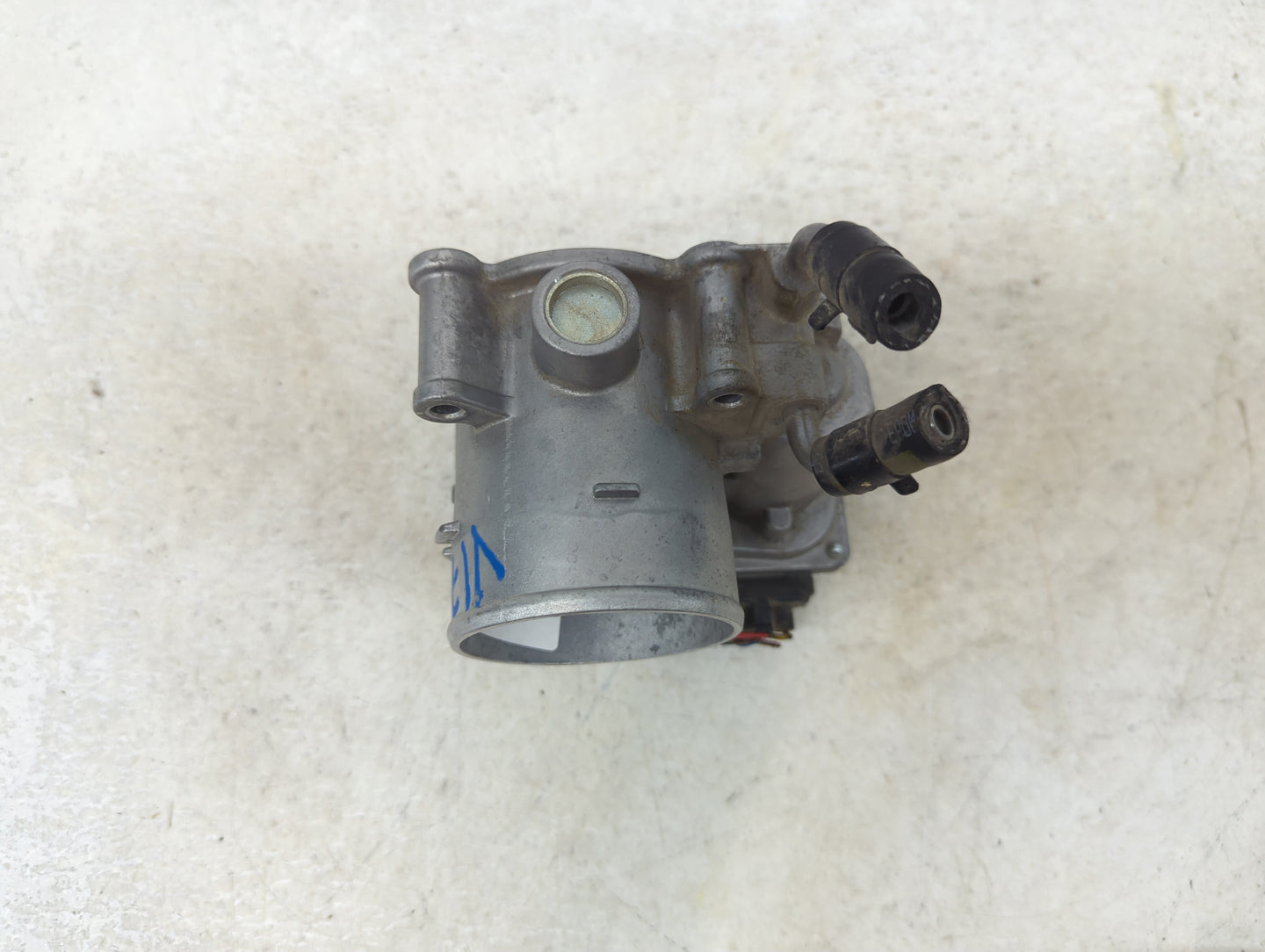 2012-2013 Kia Soul Throttle Body P/N:35100-2E400 Fits Fits 2012 2013 2014 2015 2016 2018 2019 2020 2021 OEM Used Auto Parts 