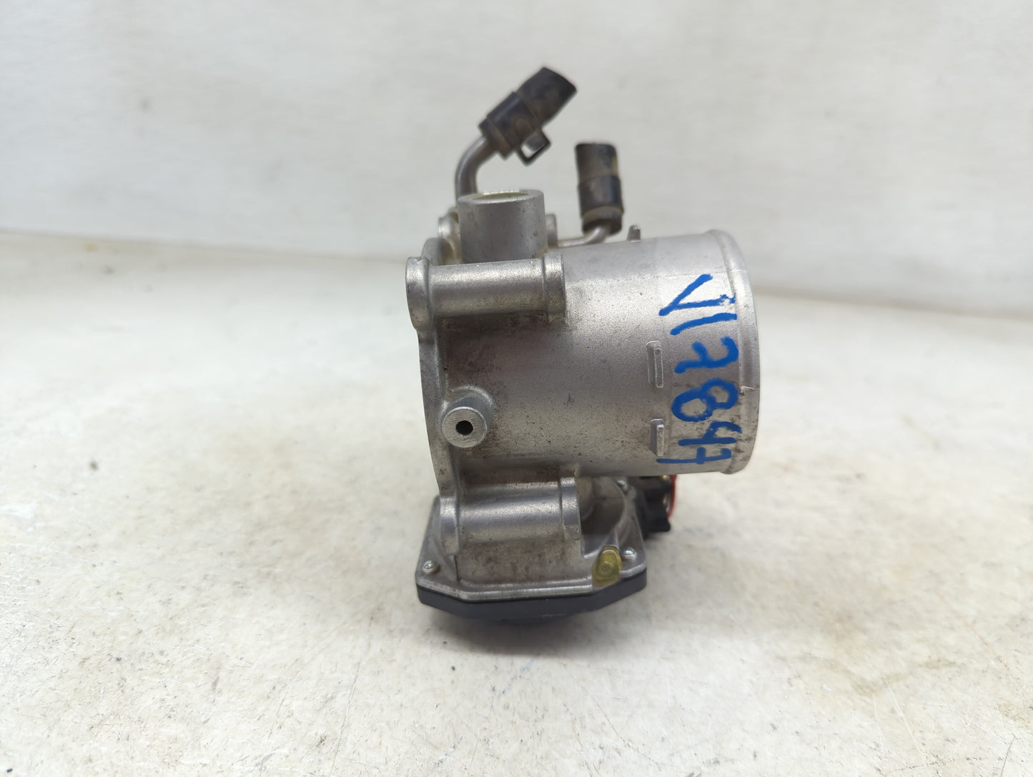 2012-2013 Kia Soul Throttle Body P/N:35100-2E400 Fits Fits 2012 2013 2014 2015 2016 2018 2019 2020 2021 OEM Used Auto Parts 