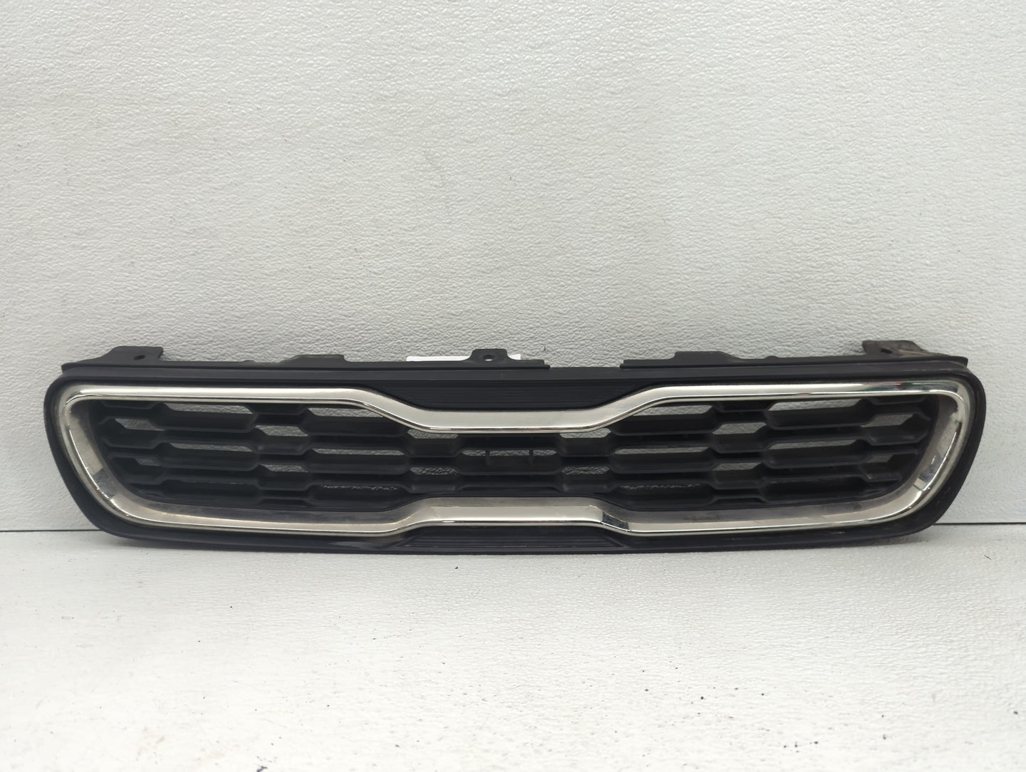 2013-2013 Kia Soul Front Grille Bumper Not Included - Oemusedautoparts1.com