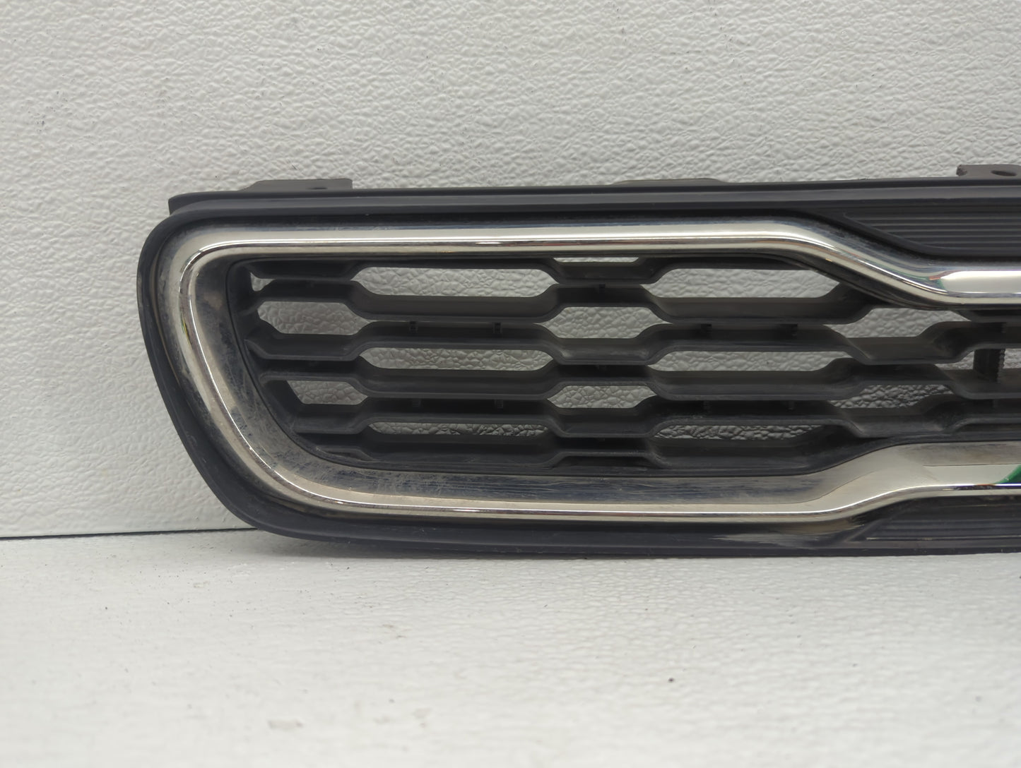 2013-2013 Kia Soul Front Grille Bumper Not Included - Oemusedautoparts1.com