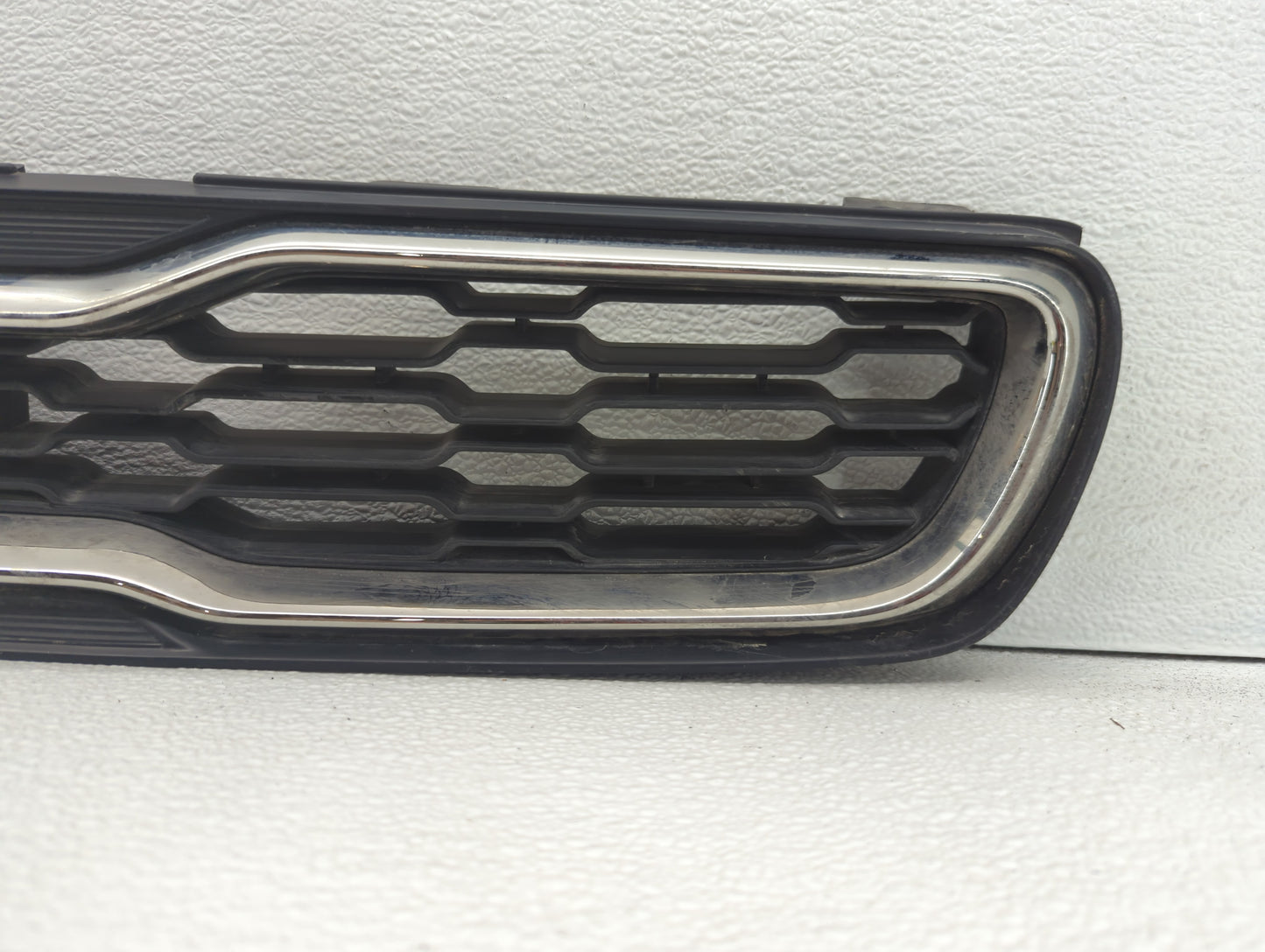 2013-2013 Kia Soul Front Grille Bumper Not Included - Oemusedautoparts1.com