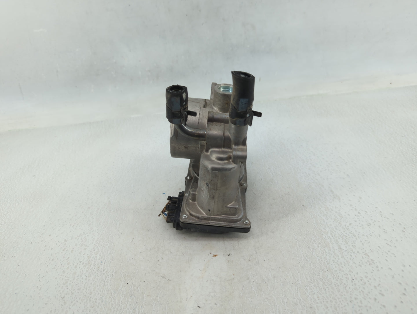 2012-2019 Kia Soul Throttle Body P/N:5301 2Q08 35100-2B300 Fits Fits 2012 2013 2014 2015 2016 2017 2018 2019 OEM Used Auto P