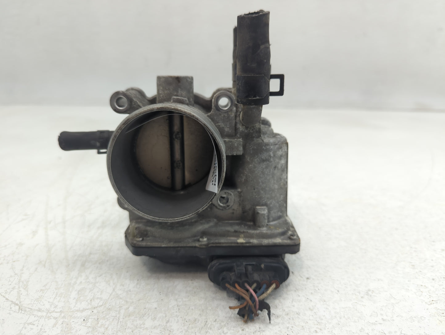 2012-2019 Kia Soul Throttle Body P/N:35100-2B300 Fits Fits 2012 2013 2014 2015 2016 2017 2018 2019 OEM Used Auto Parts - Oem