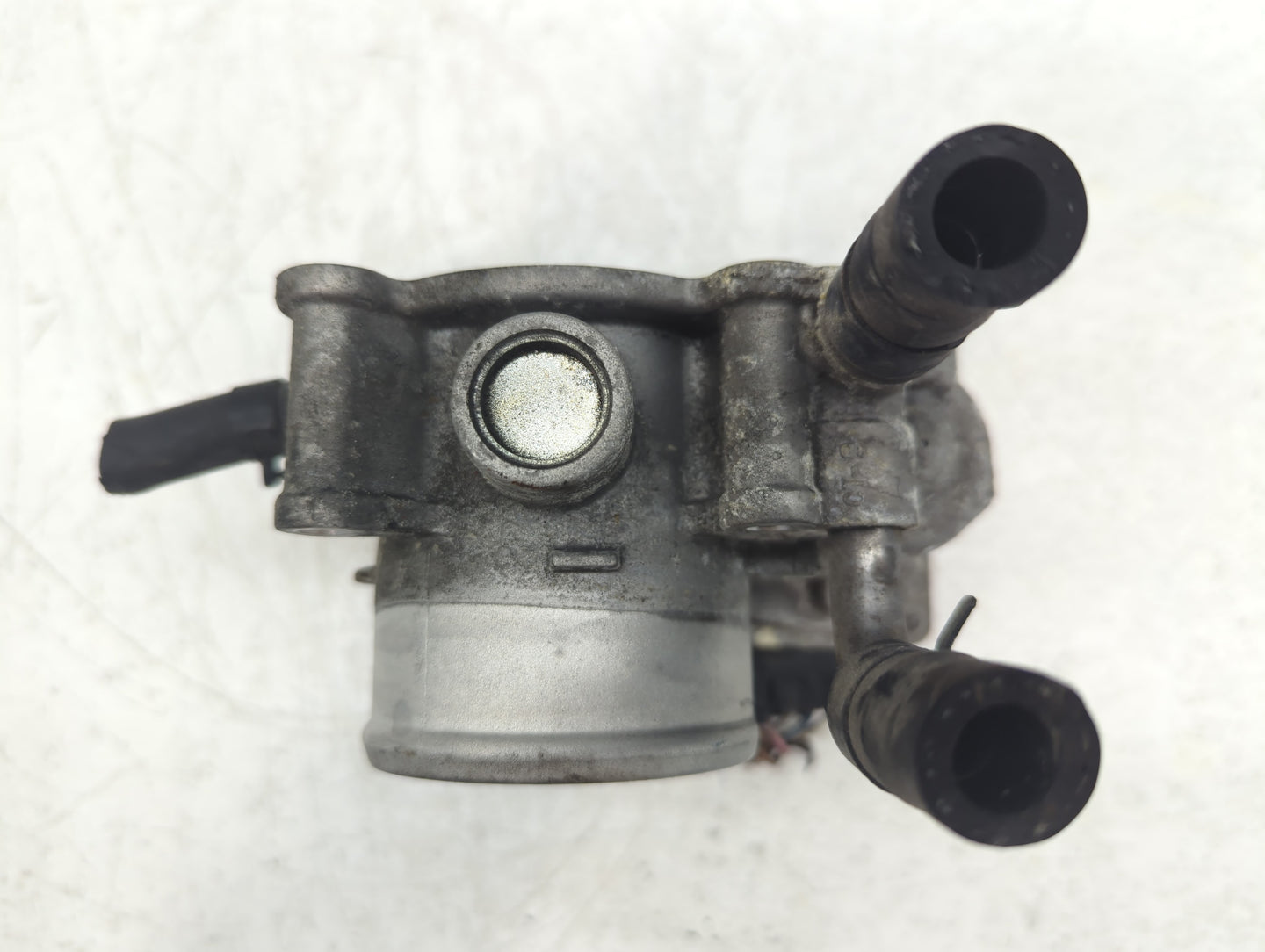 2012-2019 Kia Soul Throttle Body P/N:35100-2B300 Fits Fits 2012 2013 2014 2015 2016 2017 2018 2019 OEM Used Auto Parts - Oem