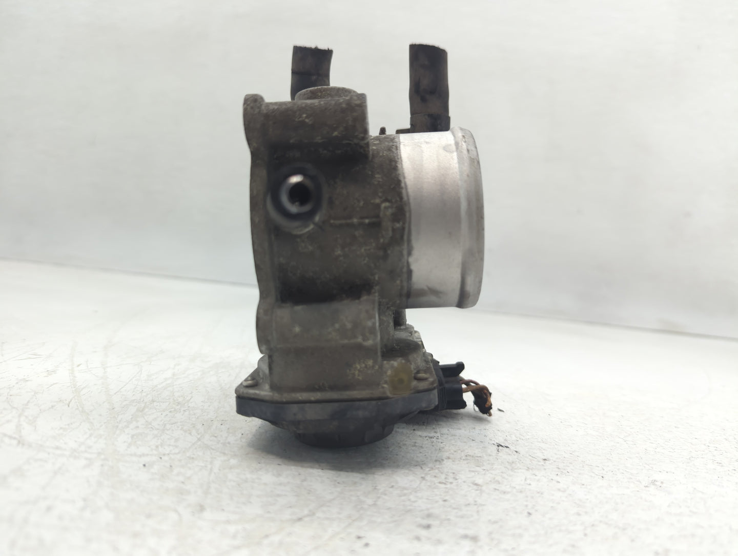 2012-2019 Kia Soul Throttle Body P/N:35100-2B300 Fits Fits 2012 2013 2014 2015 2016 2017 2018 2019 OEM Used Auto Parts - Oem