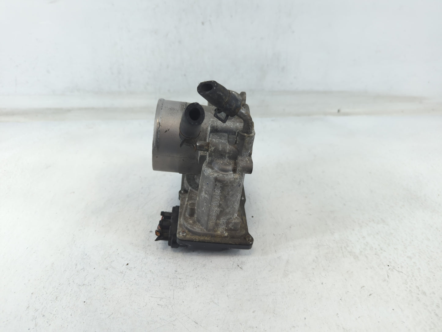 2012-2013 Kia Soul Throttle Body P/N:5531 10P30 35100-2E400 Fits Fits 2012 2013 2014 2015 2016 2018 2019 2020 2021 OEM Used 