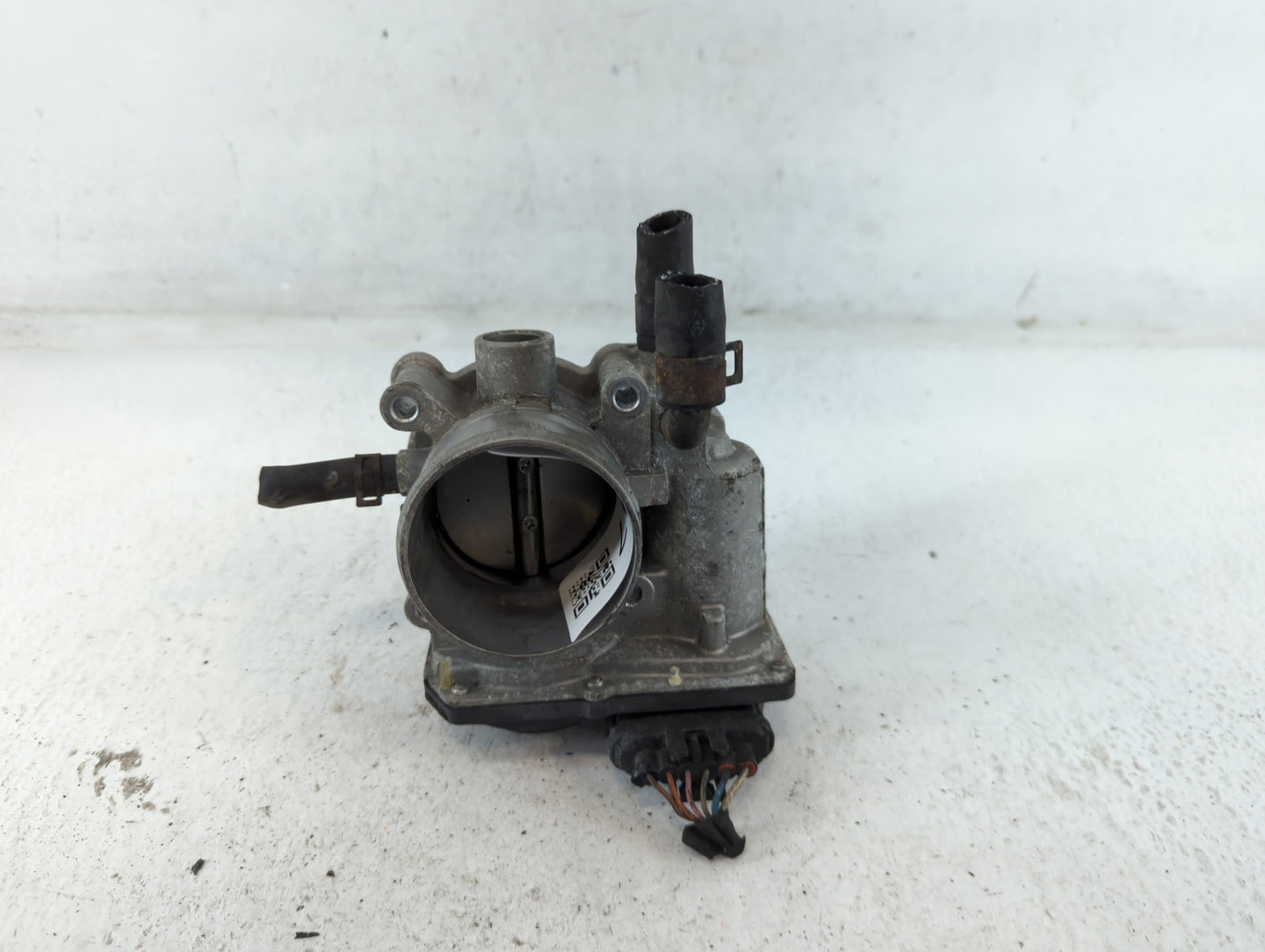 2012-2019 Kia Soul Throttle Body P/N:35100-2B300 Fits Fits 2012 2013 2014 2015 2016 2017 2018 2019 OEM Used Auto Parts - Oem