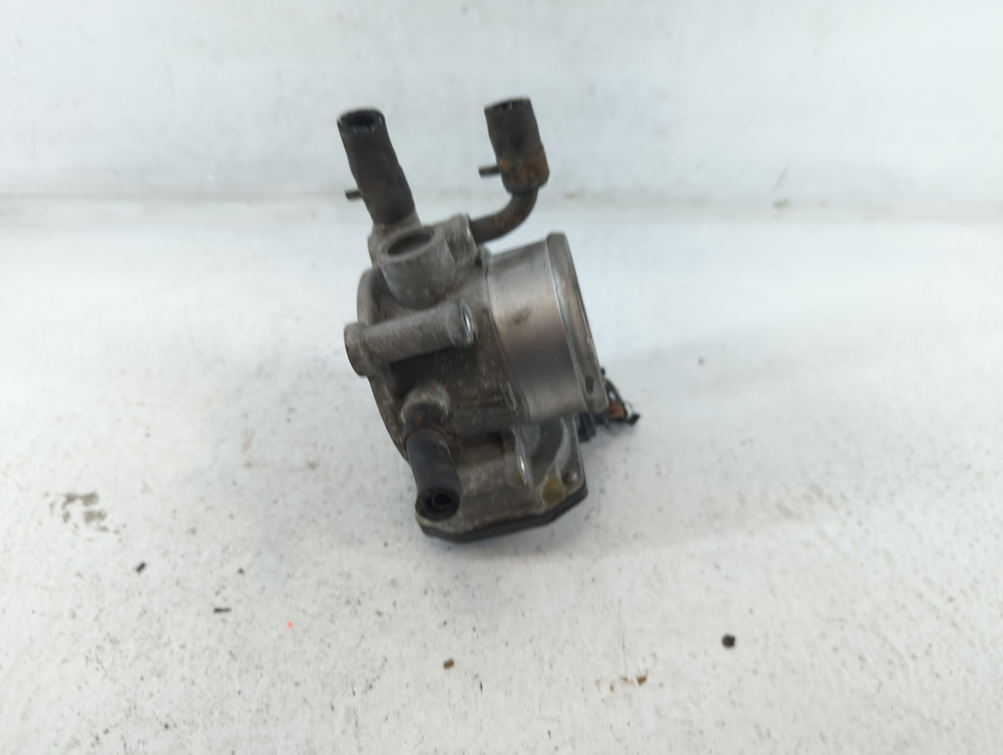 2012-2019 Kia Soul Throttle Body P/N:35100-2B300 Fits Fits 2012 2013 2014 2015 2016 2017 2018 2019 OEM Used Auto Parts - Oem