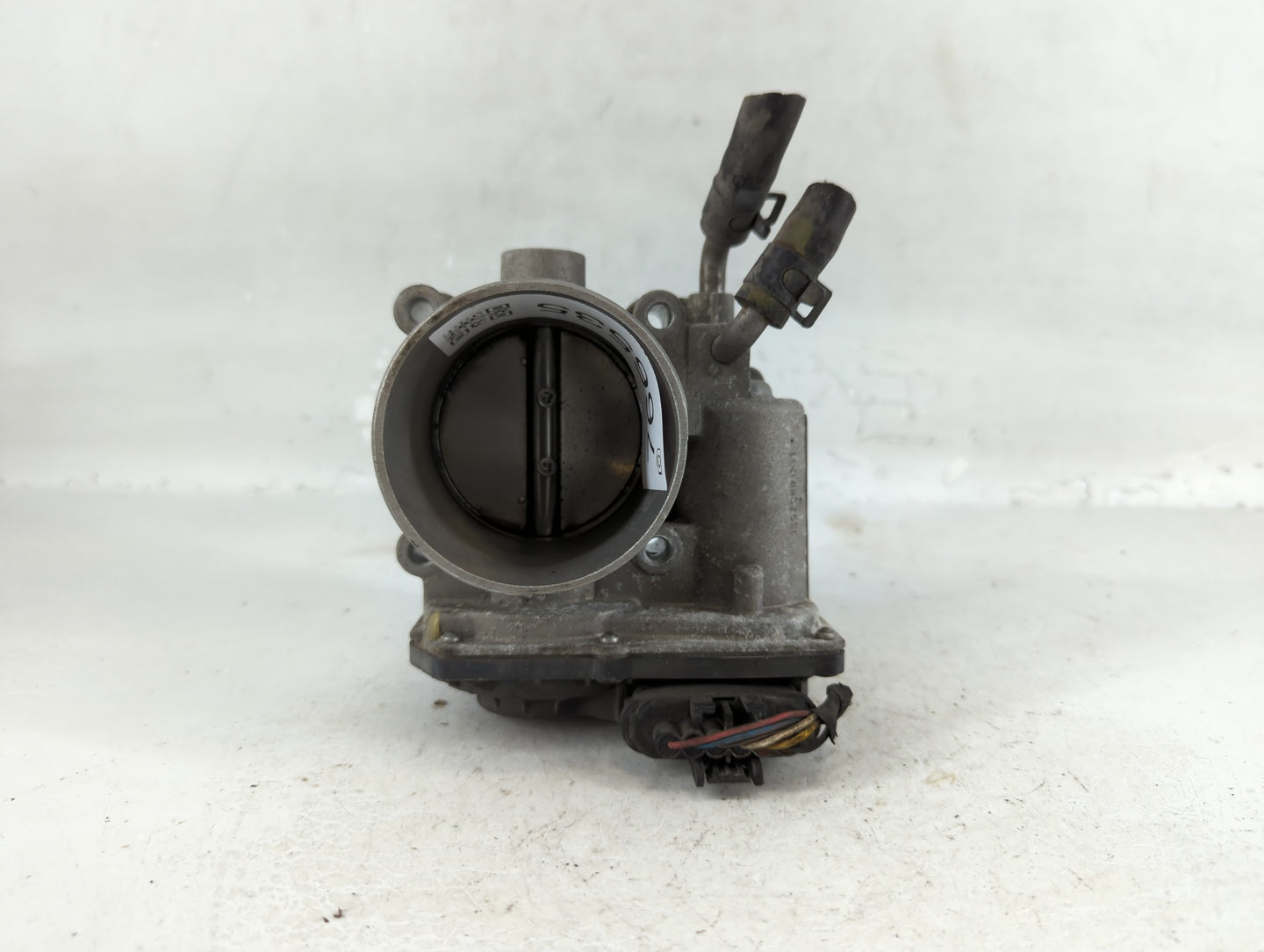 2012-2013 Kia Soul Throttle Body P/N:35100-2E400 Fits Fits 2012 2013 2014 2015 2016 2018 2019 2020 2021 OEM Used Auto Parts 