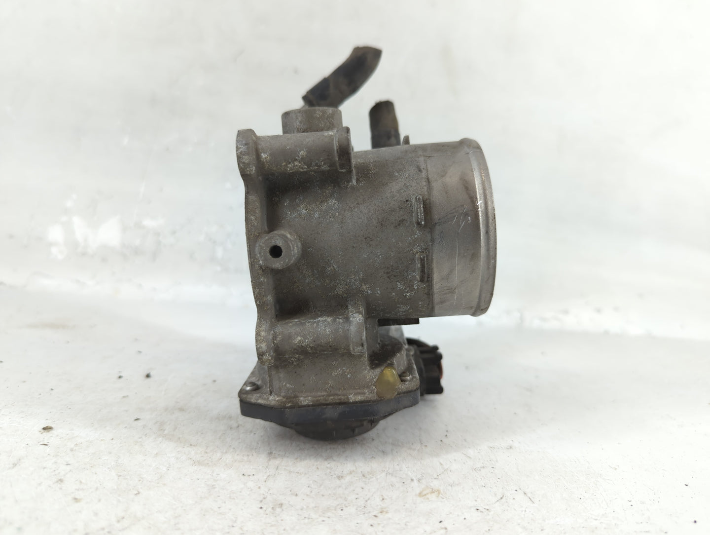 2012-2013 Kia Soul Throttle Body P/N:35100-2E400 Fits Fits 2012 2013 2014 2015 2016 2018 2019 2020 2021 OEM Used Auto Parts 