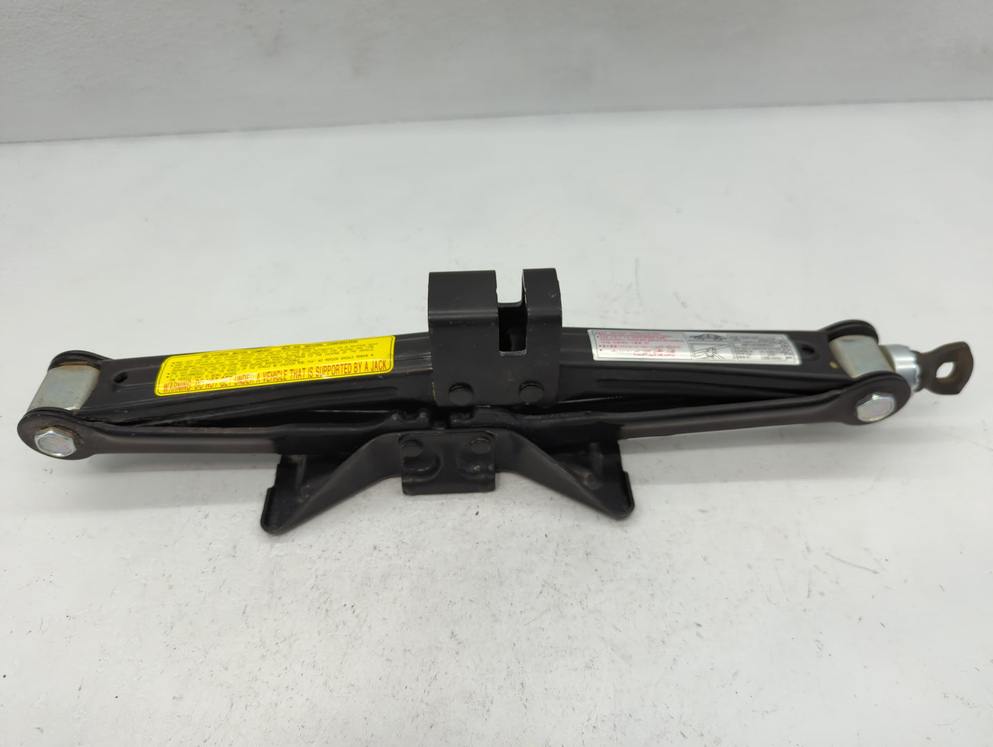 2013 Kia Sportage Spare Scissor Car Jack - Oemusedautoparts1.com