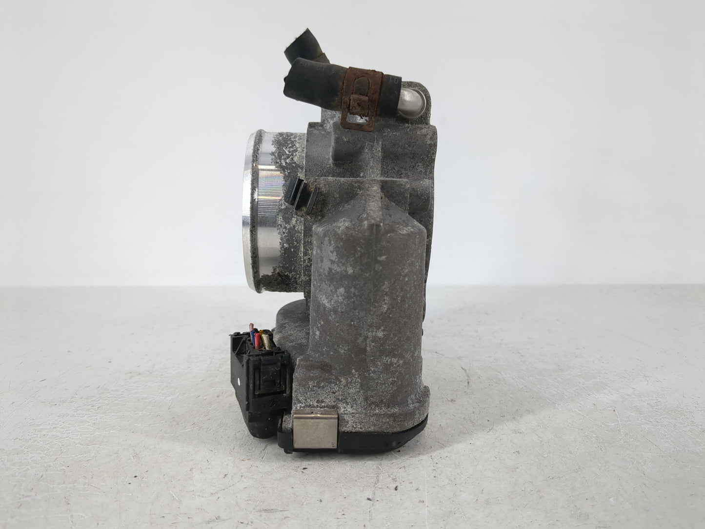2011-2013 Kia Sportage Throttle Body P/N:35100-25400 Fits Fits 2006 2007 2008 2009 2010 2011 2012 2013 OEM Used Auto Parts -