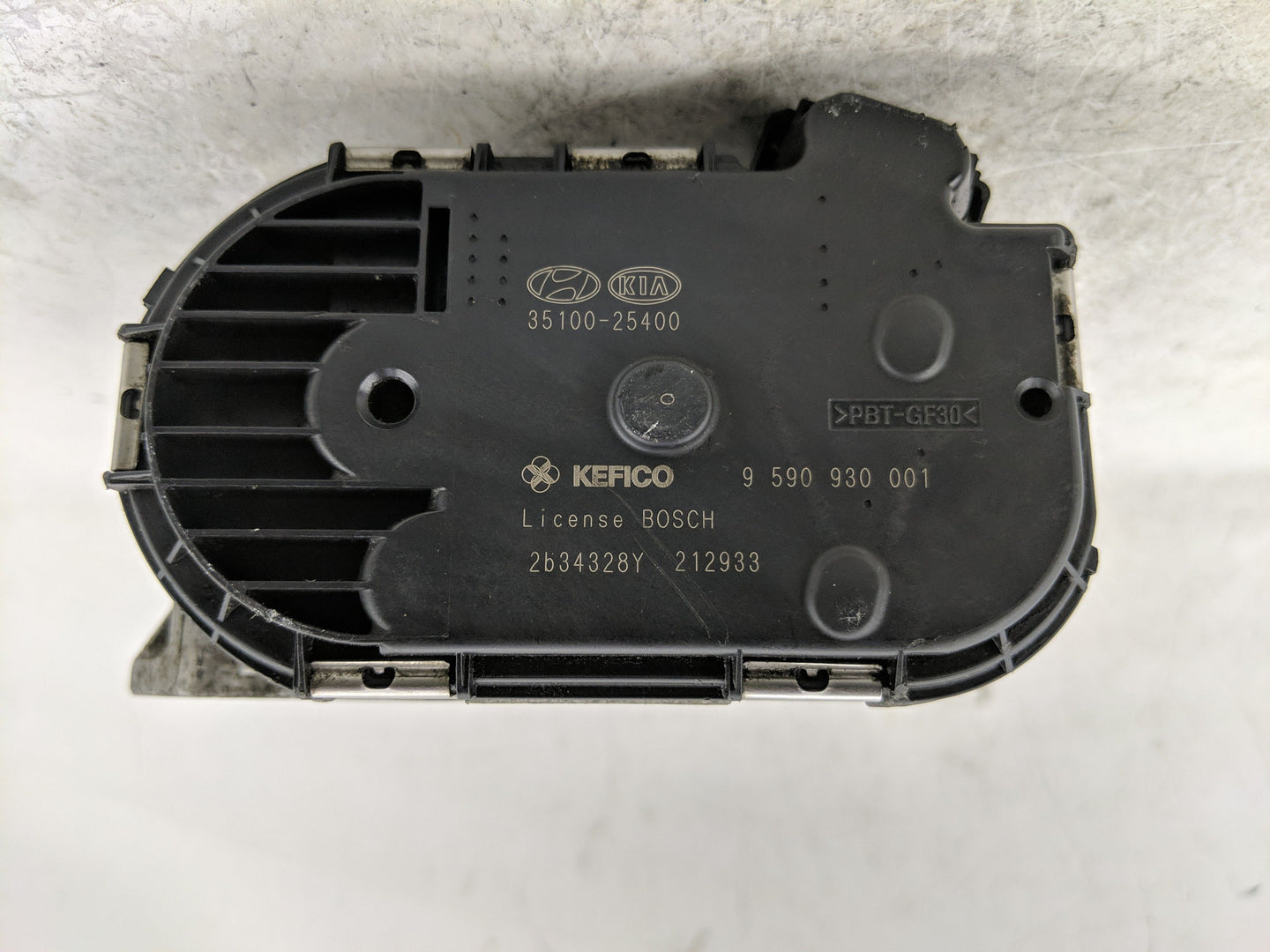 2011-2013 Kia Sportage Throttle Body P/N:9 590 930 001 35100-25400 Fits Fits 2006 2007 2008 2009 2010 2011 2012 2013 OEM Use