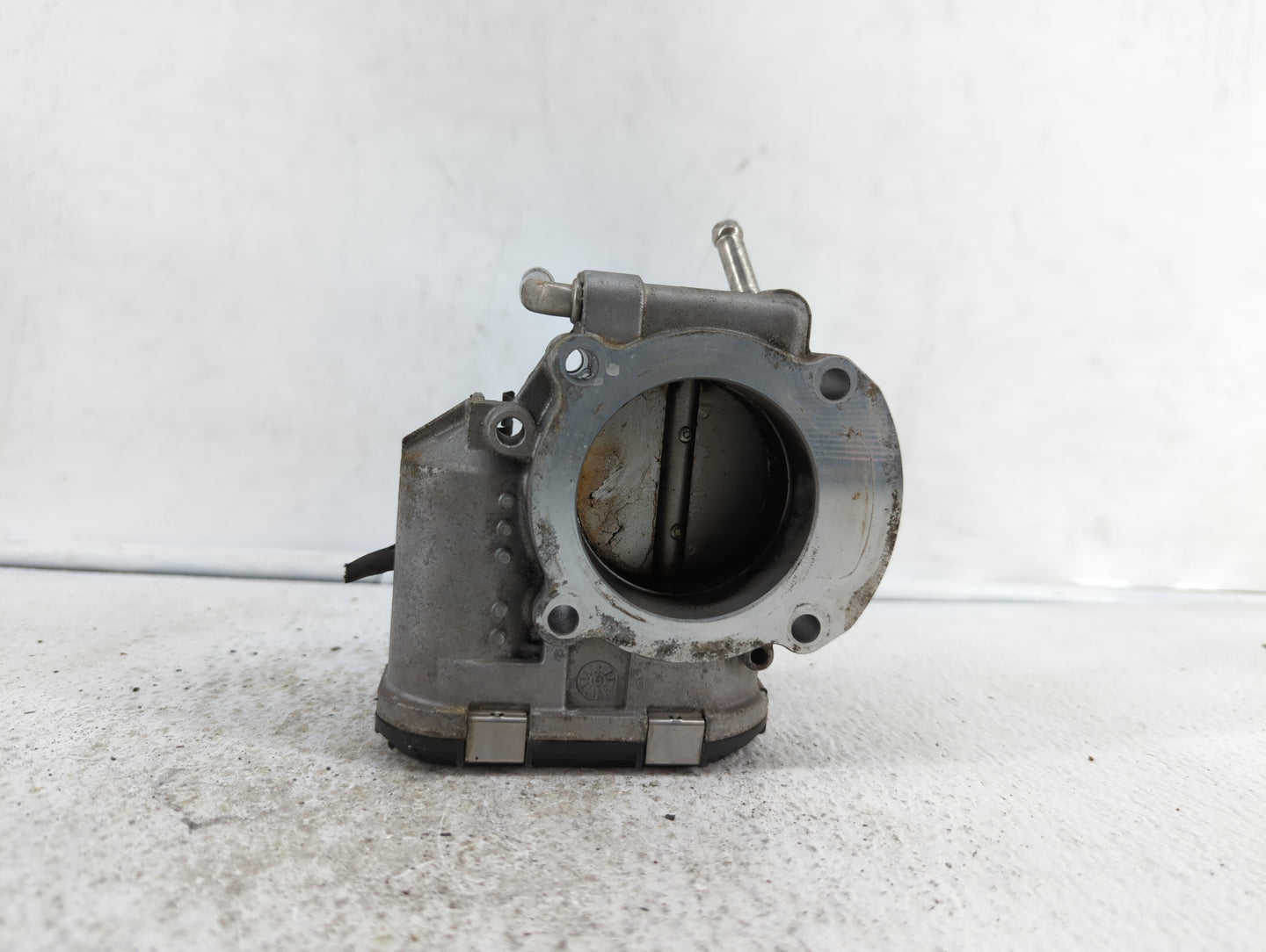 2011-2013 Kia Sportage Throttle Body P/N:35100-25400 35100-25200 Fits Fits 2006 2007 2008 2009 2010 2011 2012 2013 OEM Used 
