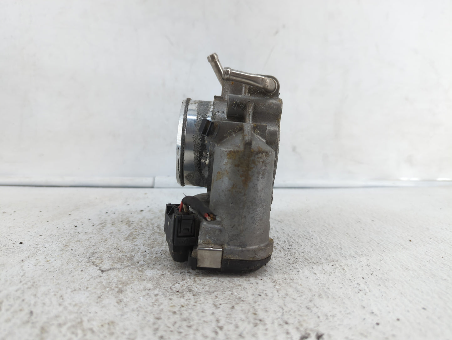 2011-2013 Kia Sportage Throttle Body P/N:35100-25400 35100-25200 Fits Fits 2006 2007 2008 2009 2010 2011 2012 2013 OEM Used 