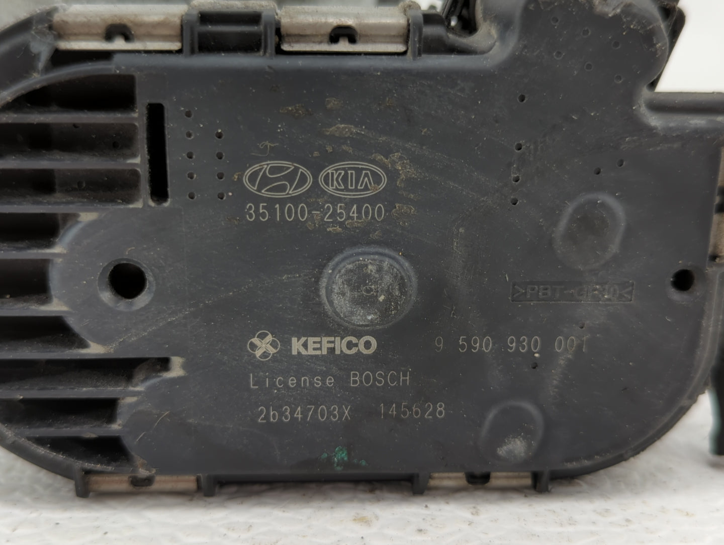 2011-2013 Kia Sportage Throttle Body P/N:35100-25400 35100-25200 Fits Fits 2006 2007 2008 2009 2010 2011 2012 2013 OEM Used 