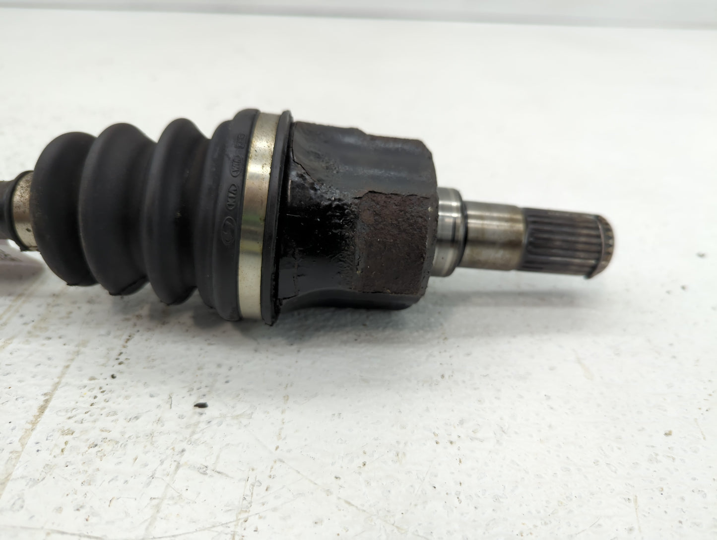 2011-2013 Kia Sportage Axle Shaft Front Driver Cv C/v - Oemusedautoparts1.com