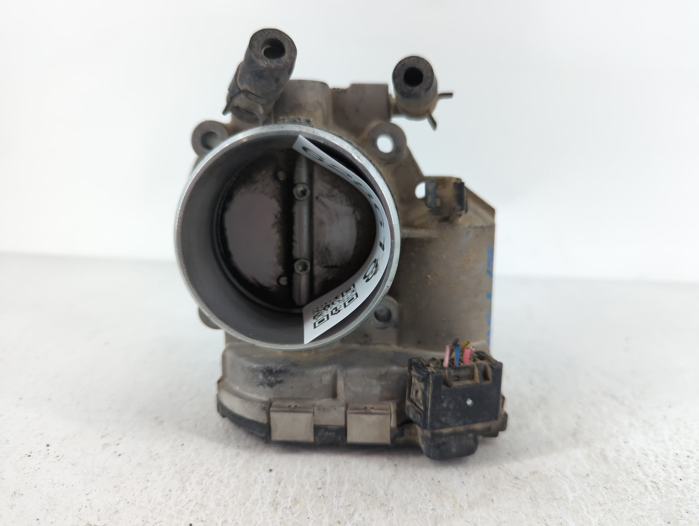 2011-2013 Kia Sportage Throttle Body P/N:35100-25400 Fits Fits 2006 2007 2008 2009 2010 2011 2012 2013 OEM Used Auto Parts -