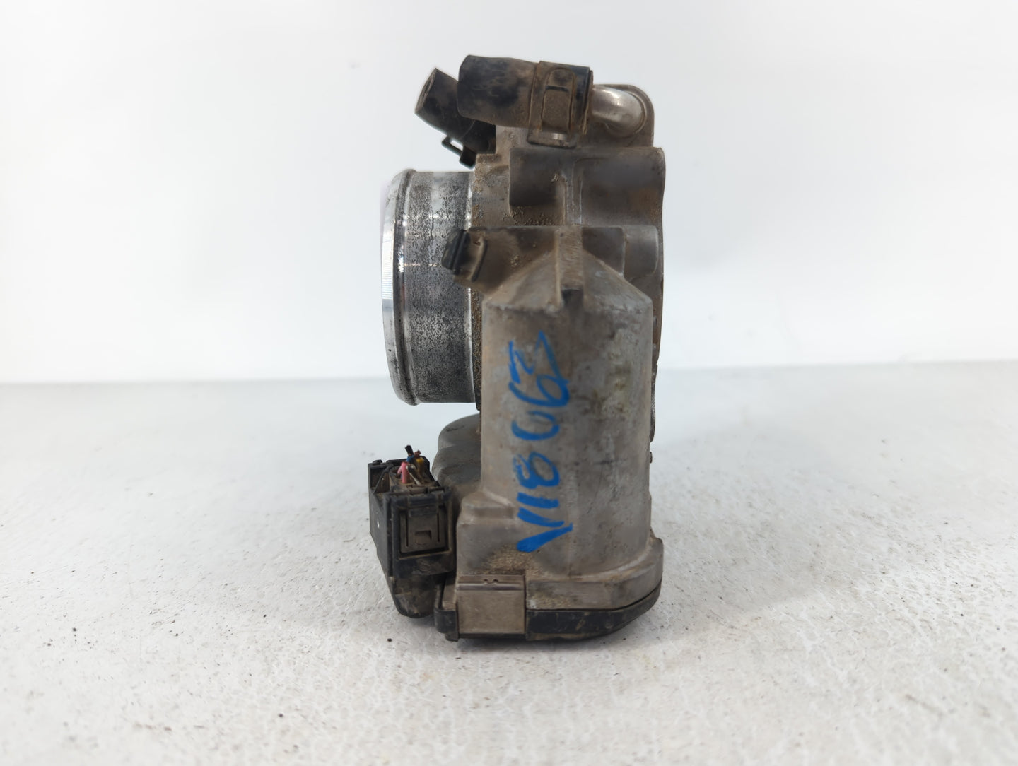 2011-2013 Kia Sportage Throttle Body P/N:35100-25400 Fits Fits 2006 2007 2008 2009 2010 2011 2012 2013 OEM Used Auto Parts -