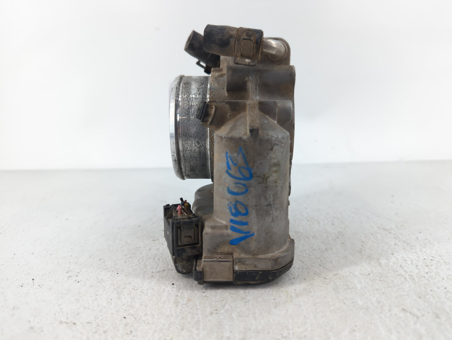 2011-2013 Kia Sportage Throttle Body P/N:35100-25400 Fits Fits 2006 2007 2008 2009 2010 2011 2012 2013 OEM Used Auto Parts -