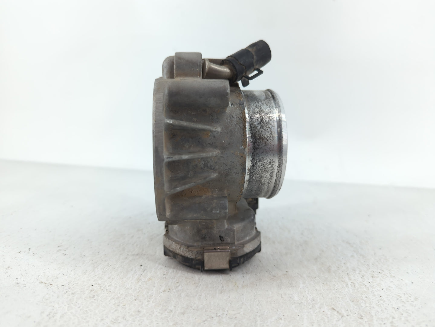 2011-2013 Kia Sportage Throttle Body P/N:35100-25400 Fits Fits 2006 2007 2008 2009 2010 2011 2012 2013 OEM Used Auto Parts -