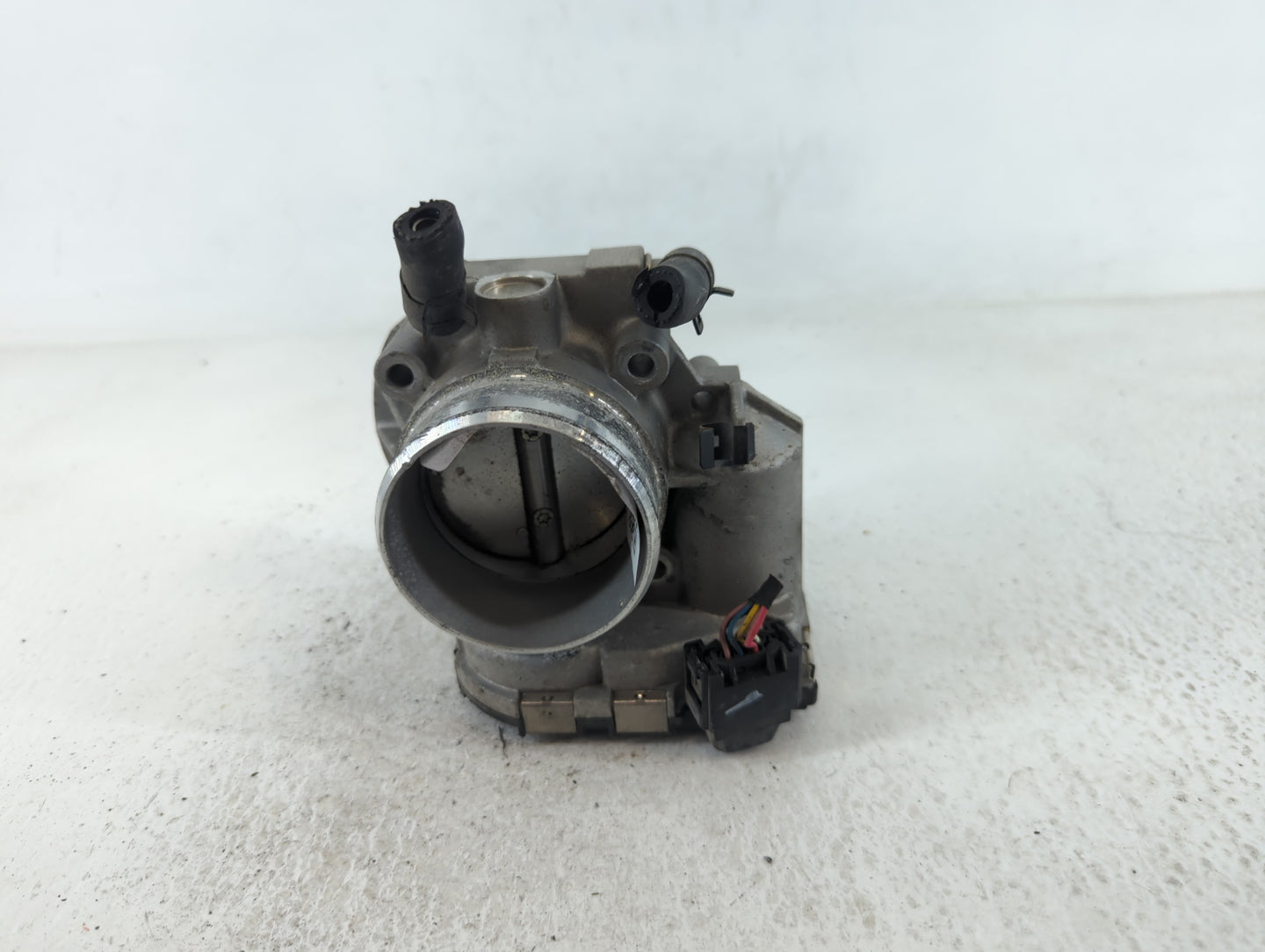 2011-2013 Kia Sportage Throttle Body P/N:35100-25400 Fits Fits 2006 2007 2008 2009 2010 2011 2012 2013 OEM Used Auto Parts -