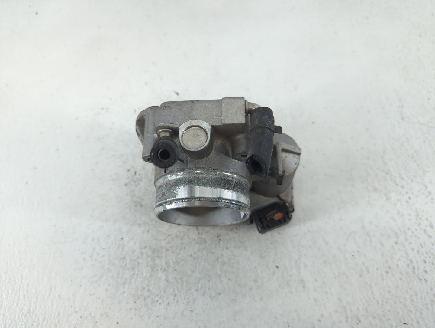 2011-2013 Kia Sportage Throttle Body P/N:35100-25400 Fits Fits 2006 2007 2008 2009 2010 2011 2012 2013 OEM Used Auto Parts -