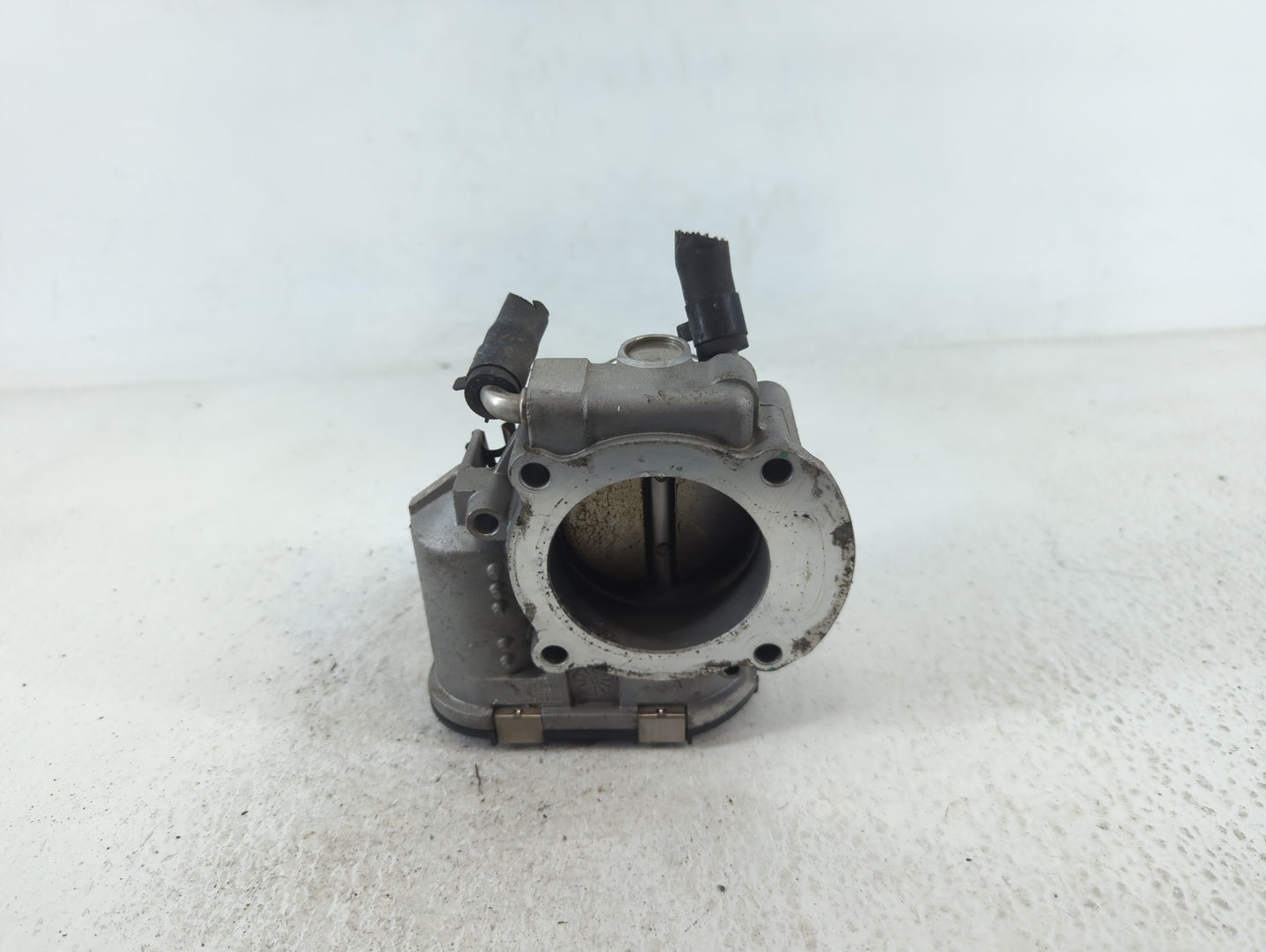 2011-2013 Kia Sportage Throttle Body P/N:35100-25400 Fits Fits 2006 2007 2008 2009 2010 2011 2012 2013 OEM Used Auto Parts -