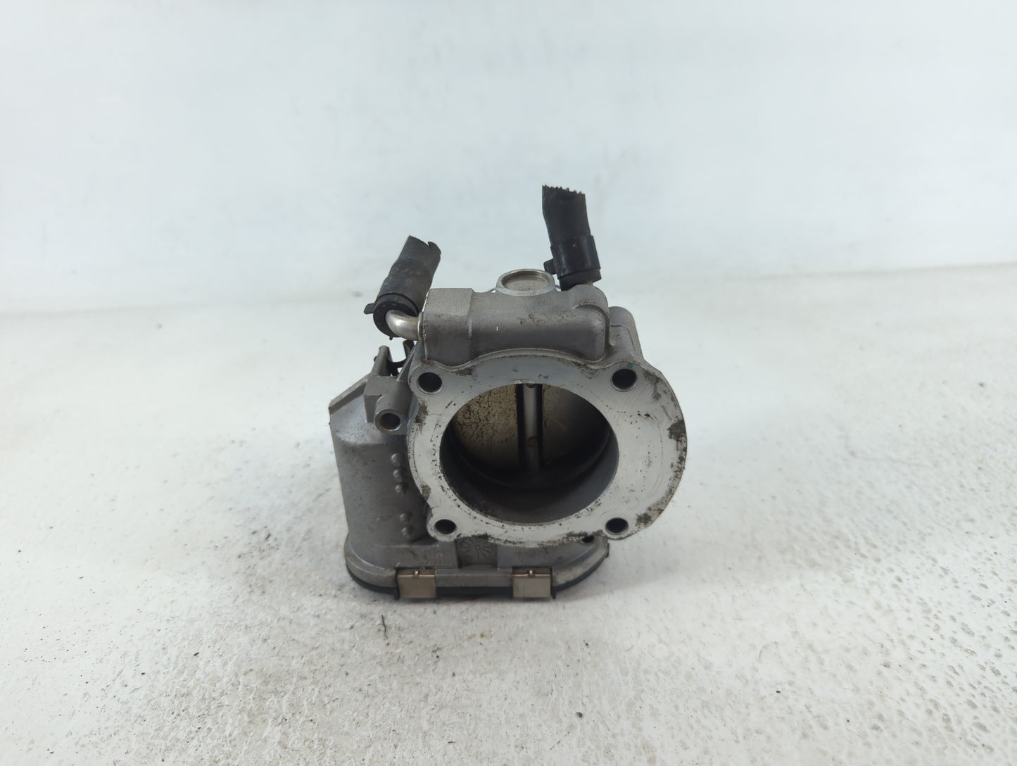 2011-2013 Kia Sportage Throttle Body P/N:35100-25400 Fits Fits 2006 2007 2008 2009 2010 2011 2012 2013 OEM Used Auto Parts -